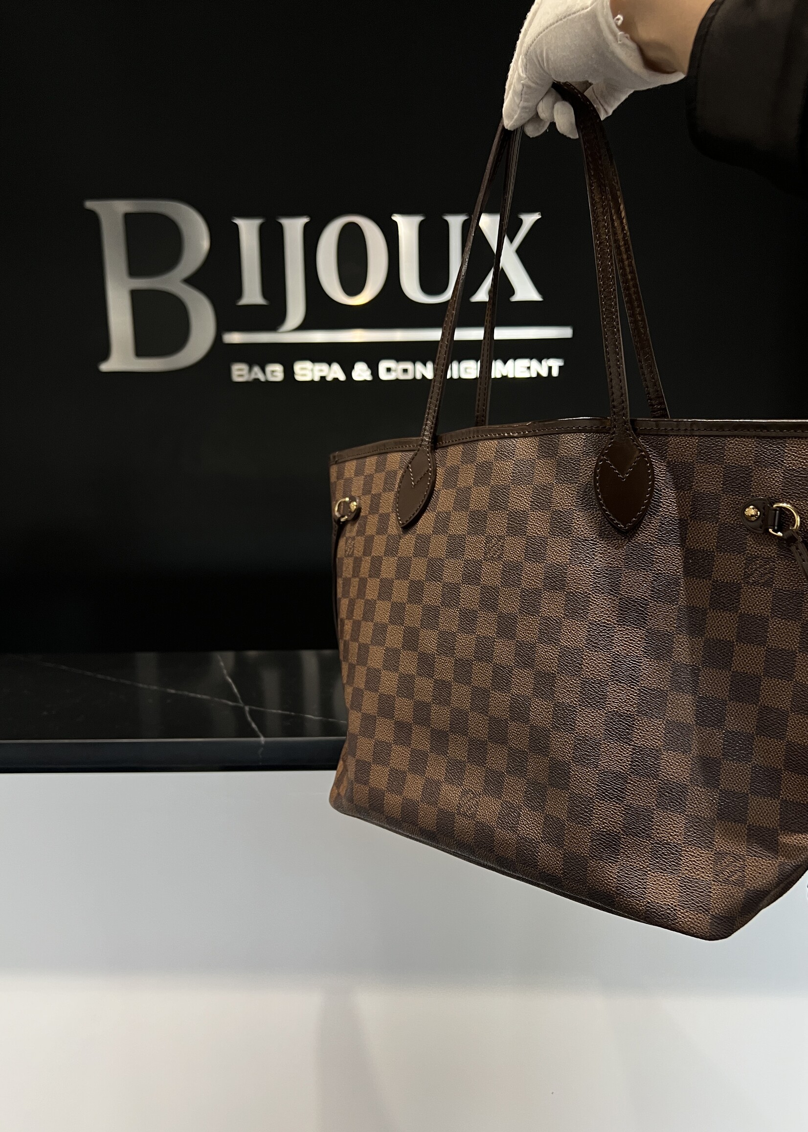 Louis Vuitton SOLD - Louis Vuitton Neverfull Damier Ebene MM