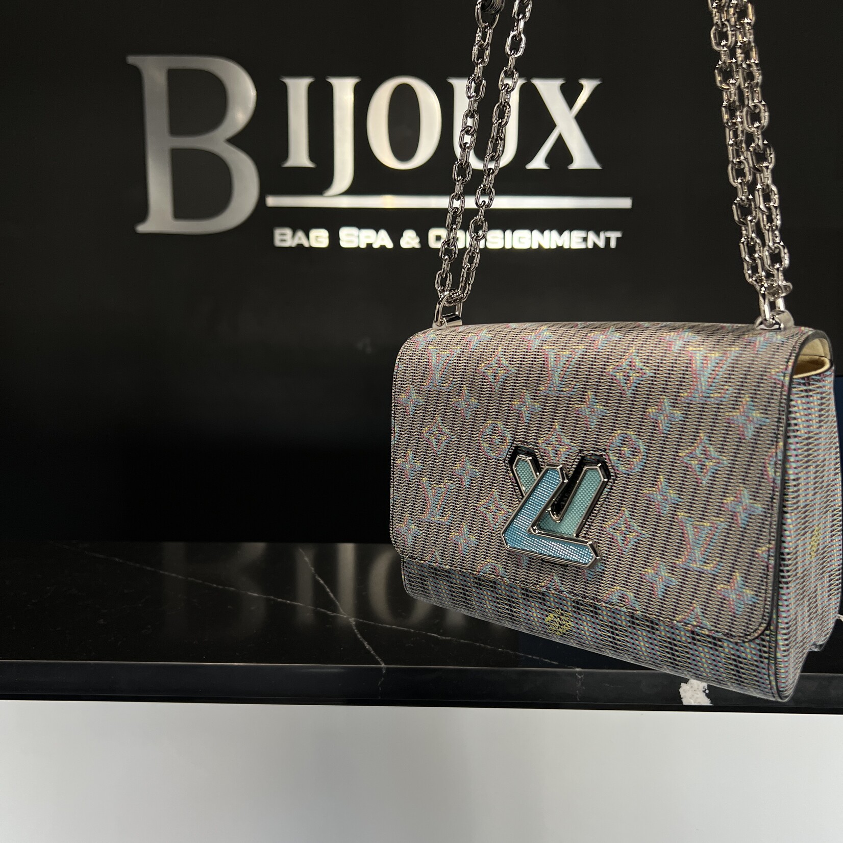 Louis Vuitton Louis Vuitton Twist MM Pop
