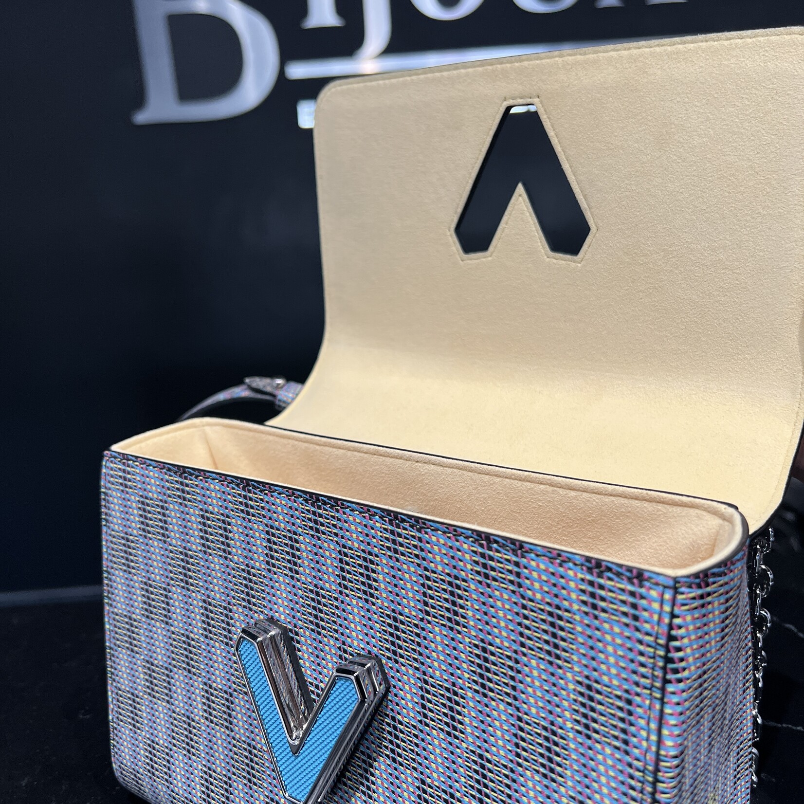 Louis Vuitton Louis Vuitton Twist MM Pop