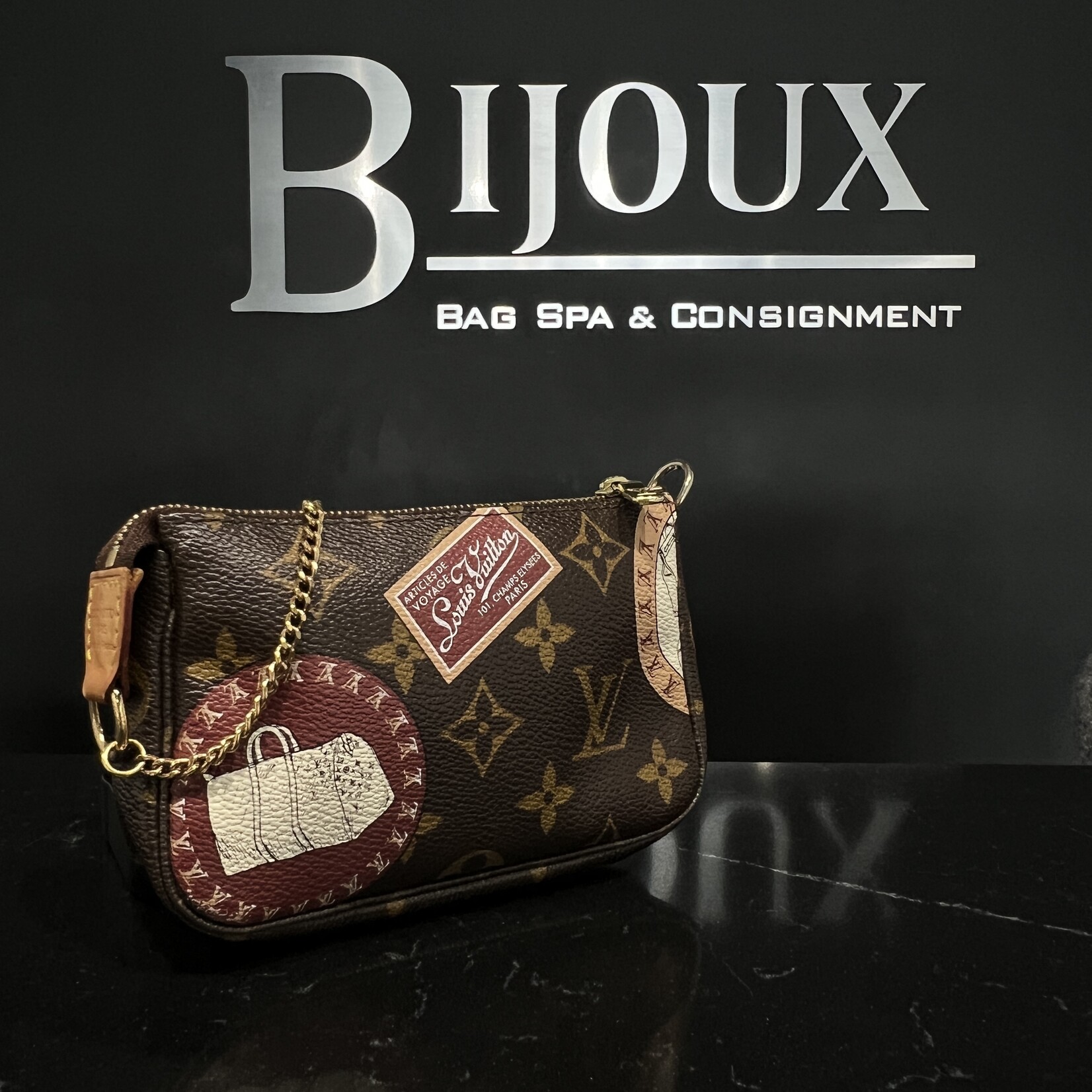 Louis Vuitton Louis Vuitton  Monogram Mini Patch Pochette