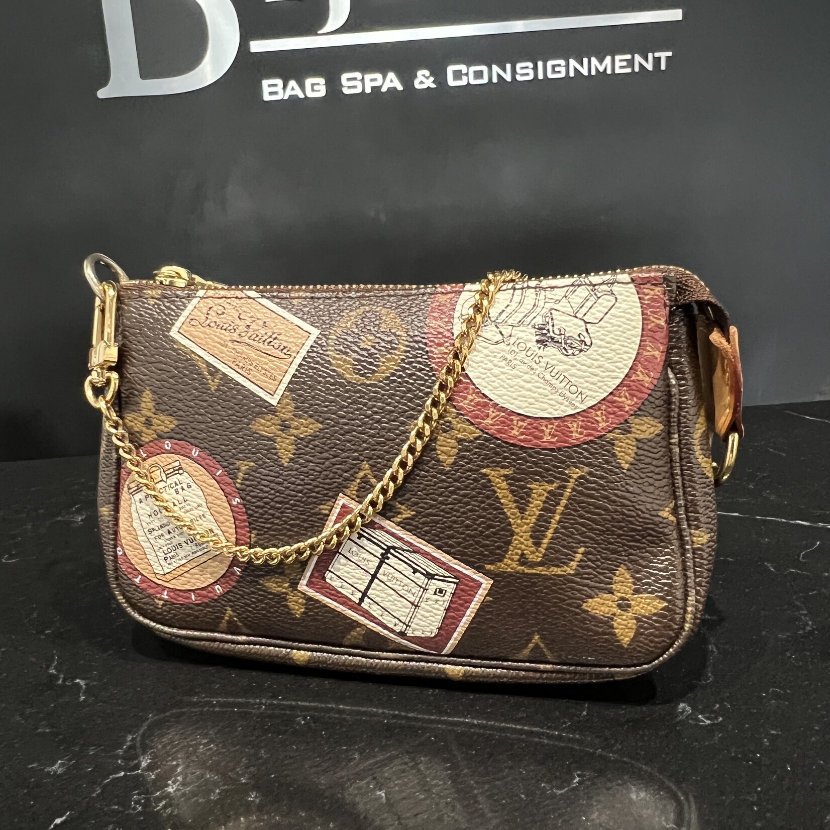 Louis Vuitton Louis Vuitton  Monogram Mini Patch Pochette