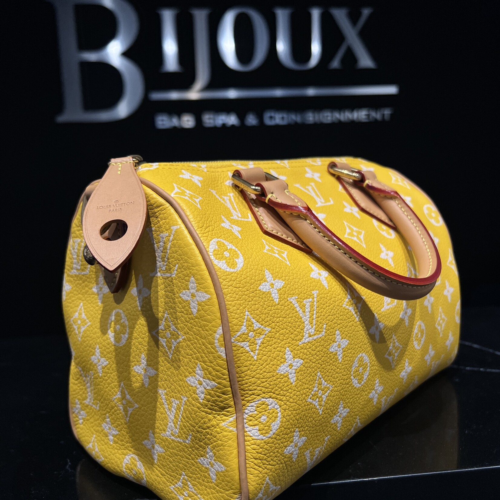 Louis Vuitton Louis Vuitton 25 Bandouliere P9 Jaune Mat