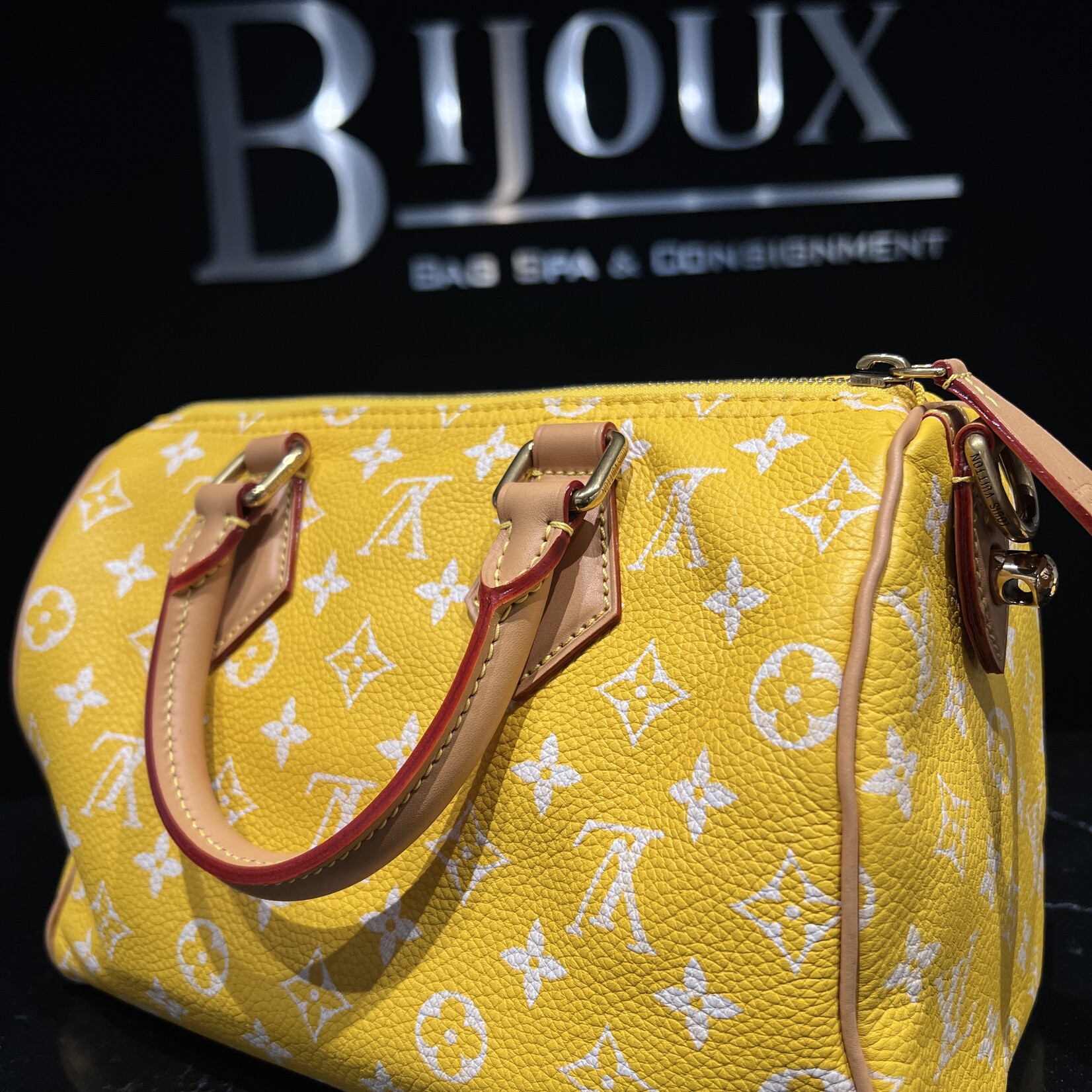Louis Vuitton Louis Vuitton 25 Bandouliere P9 Jaune Mat