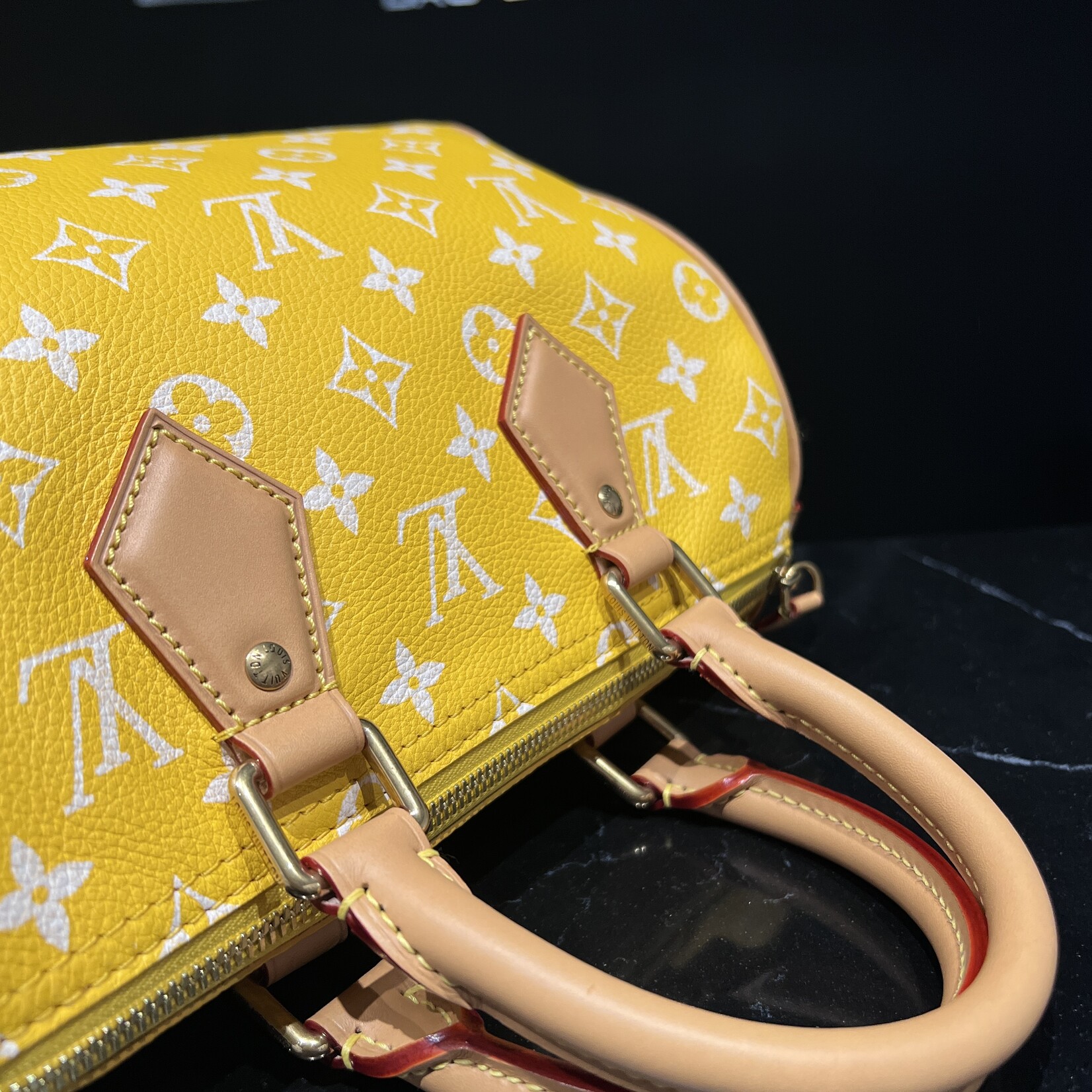 Louis Vuitton Louis Vuitton 25 Bandouliere P9 Jaune Mat