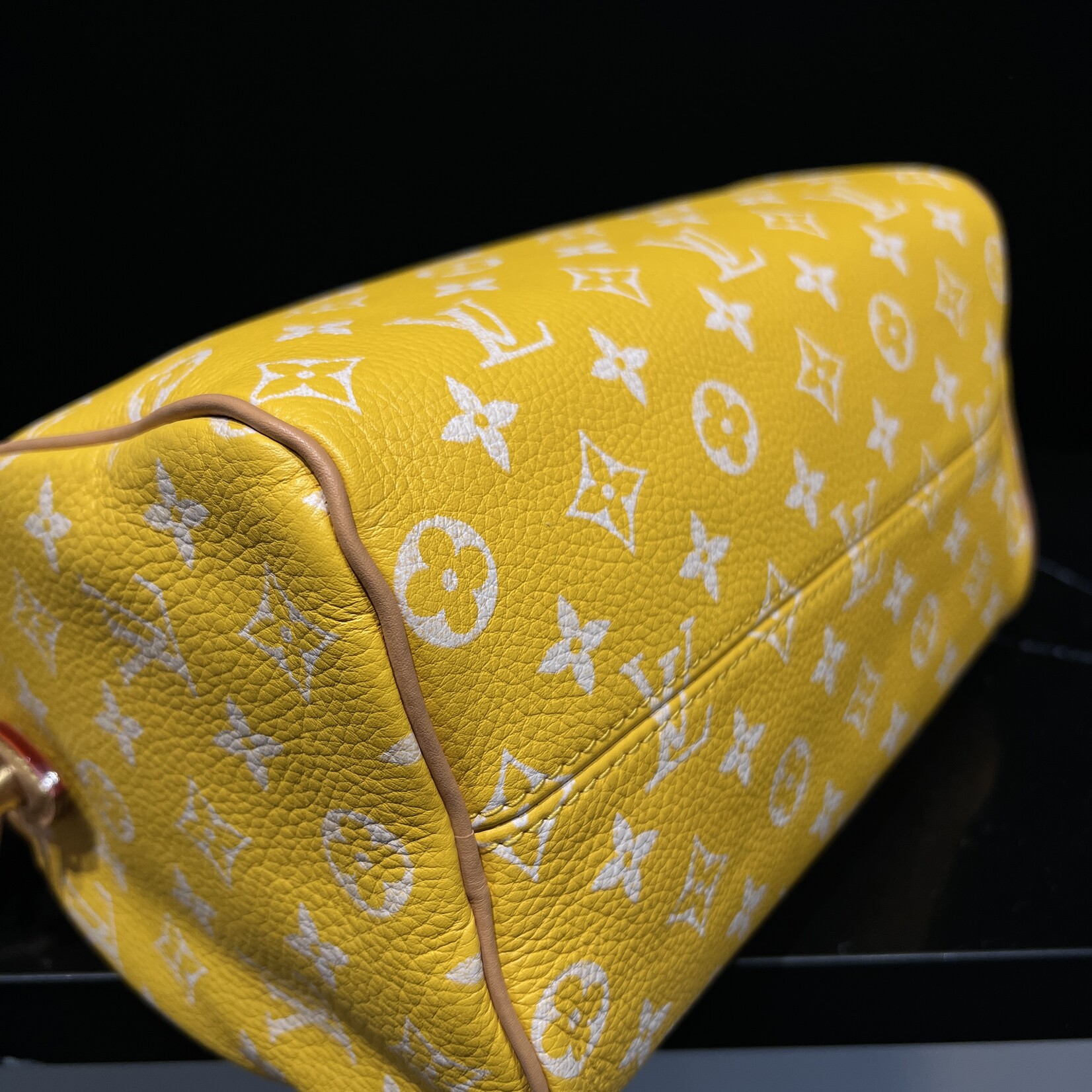 Louis Vuitton Louis Vuitton 25 Bandouliere P9 Jaune Mat