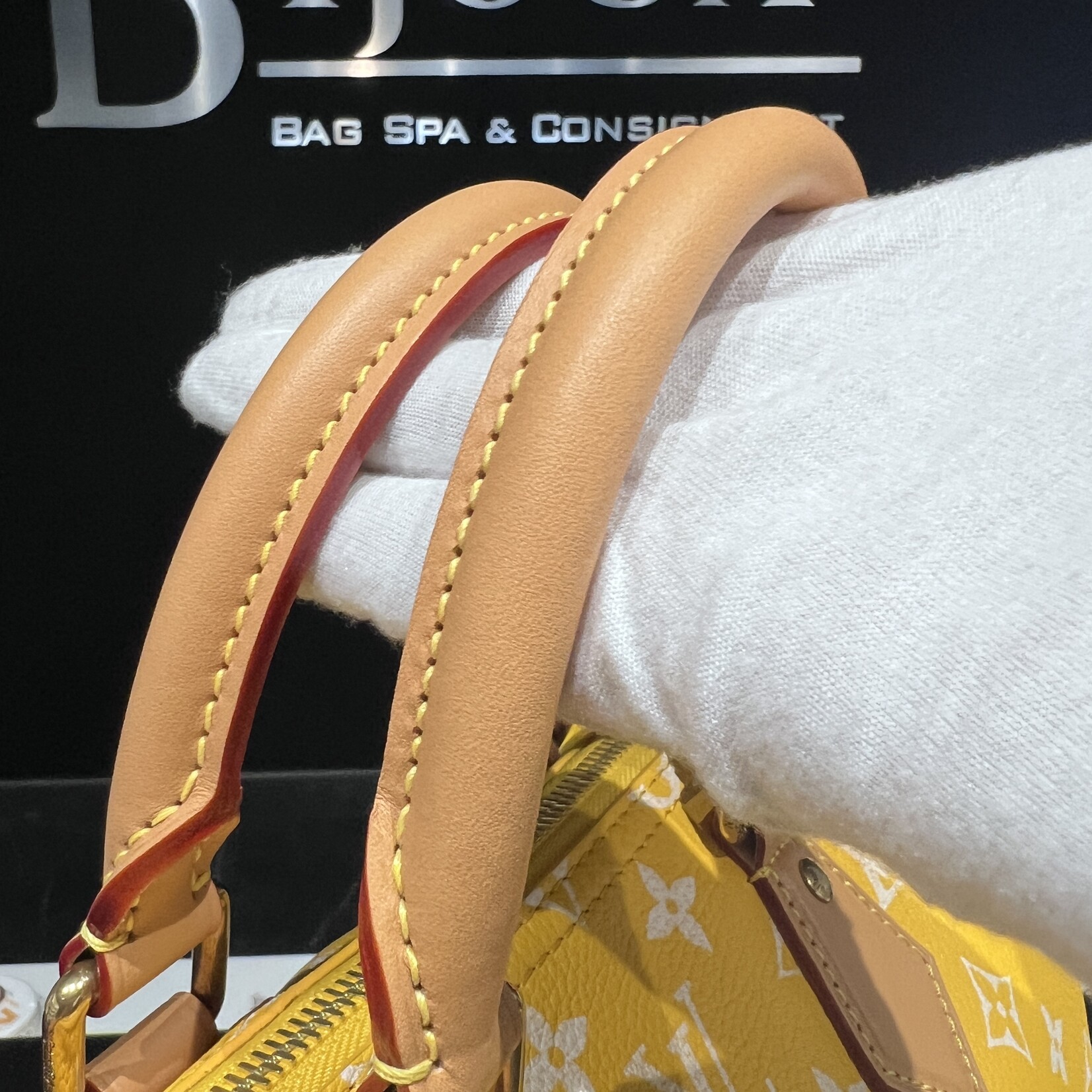 Louis Vuitton Louis Vuitton 25 Bandouliere P9 Jaune Mat