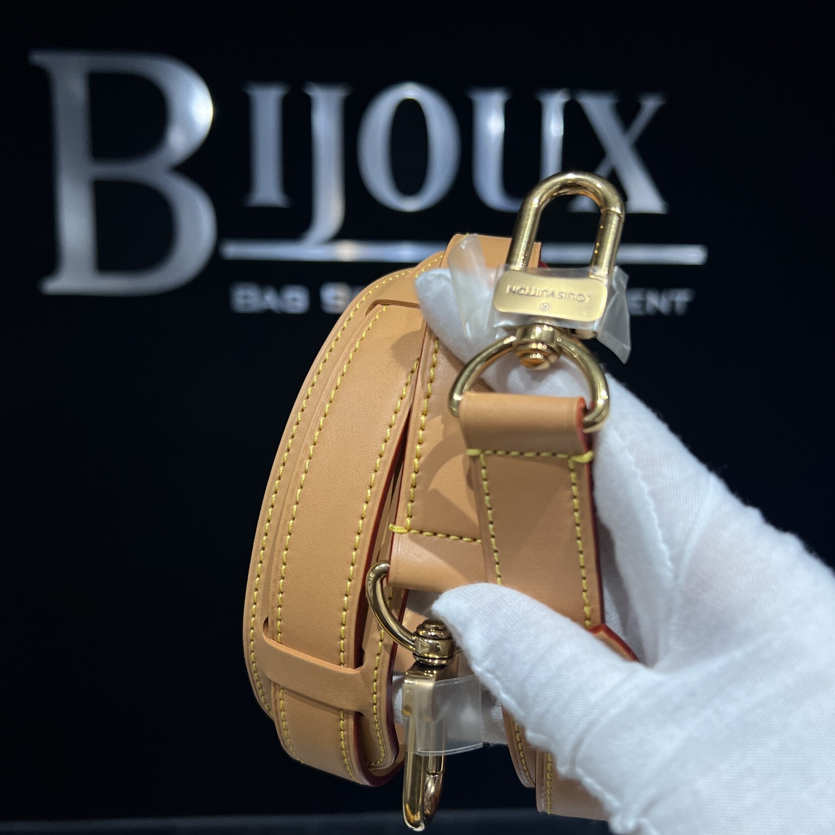 Louis Vuitton Louis Vuitton 25 Bandouliere P9 Jaune Mat