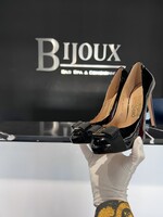 Salvatore Ferragamo Salvatore Ferragamo Patent Bow Pumps - 36.5