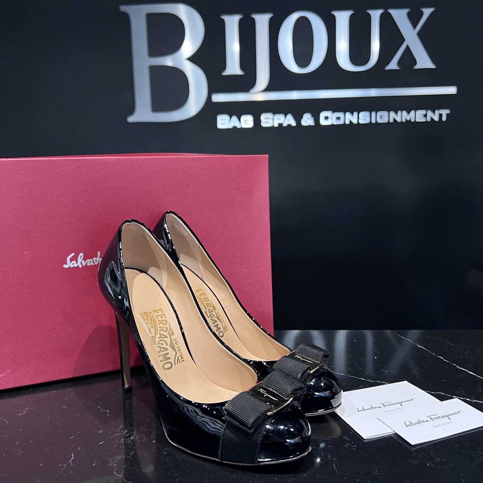 Salvatore Ferragamo Salvatore Ferragamo Patent Bow Pumps - 36.5