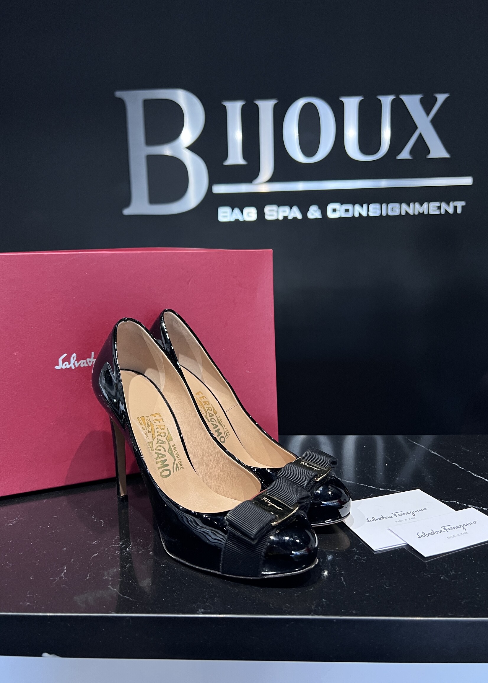 Salvatore Ferragamo Salvatore Ferragamo Patent Bow Pumps - 36.5