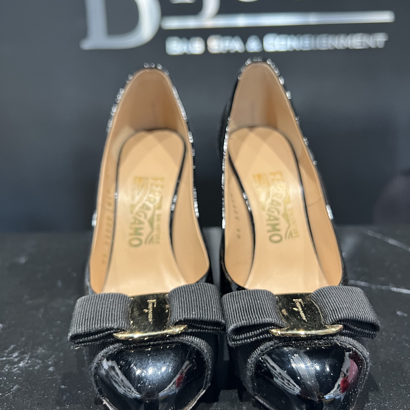 Salvatore Ferragamo Salvatore Ferragamo Patent Bow Pumps - 36.5