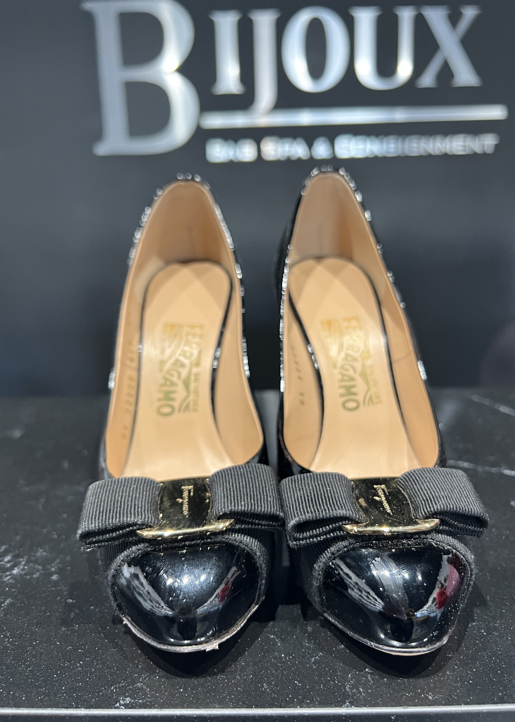 Salvatore Ferragamo Salvatore Ferragamo Patent Bow Pumps - 36.5