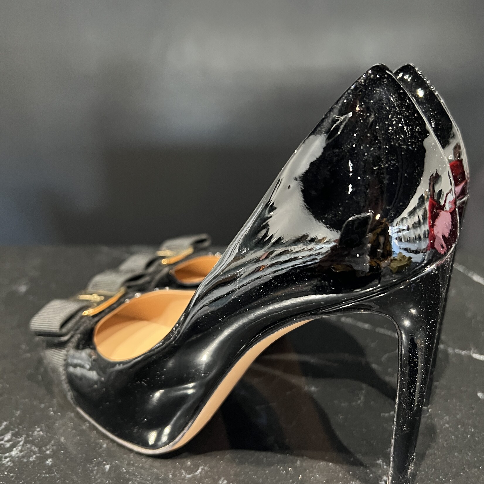 Salvatore Ferragamo Salvatore Ferragamo Patent Bow Pumps - 36.5