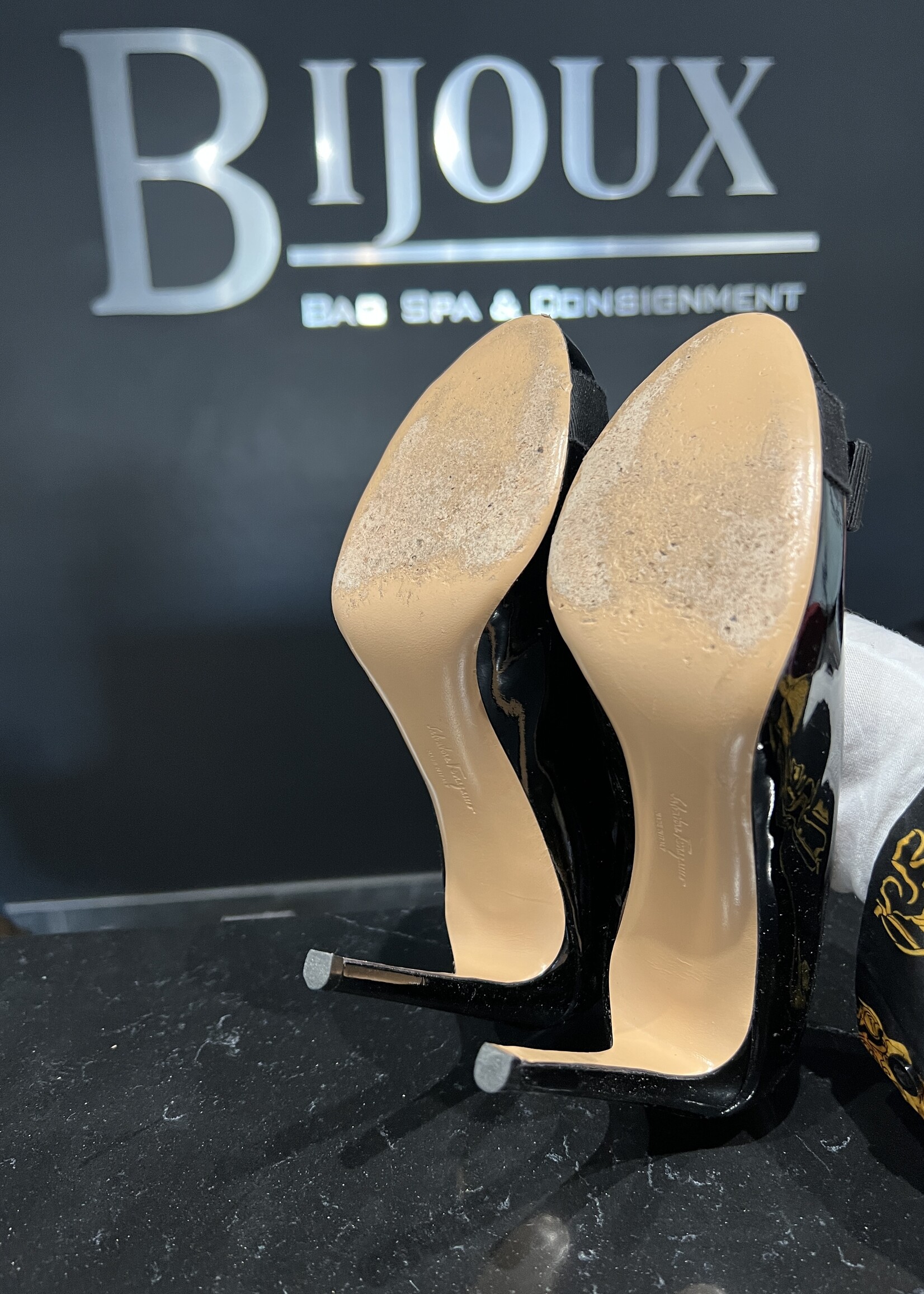 Salvatore Ferragamo Salvatore Ferragamo Patent Bow Pumps - 36.5