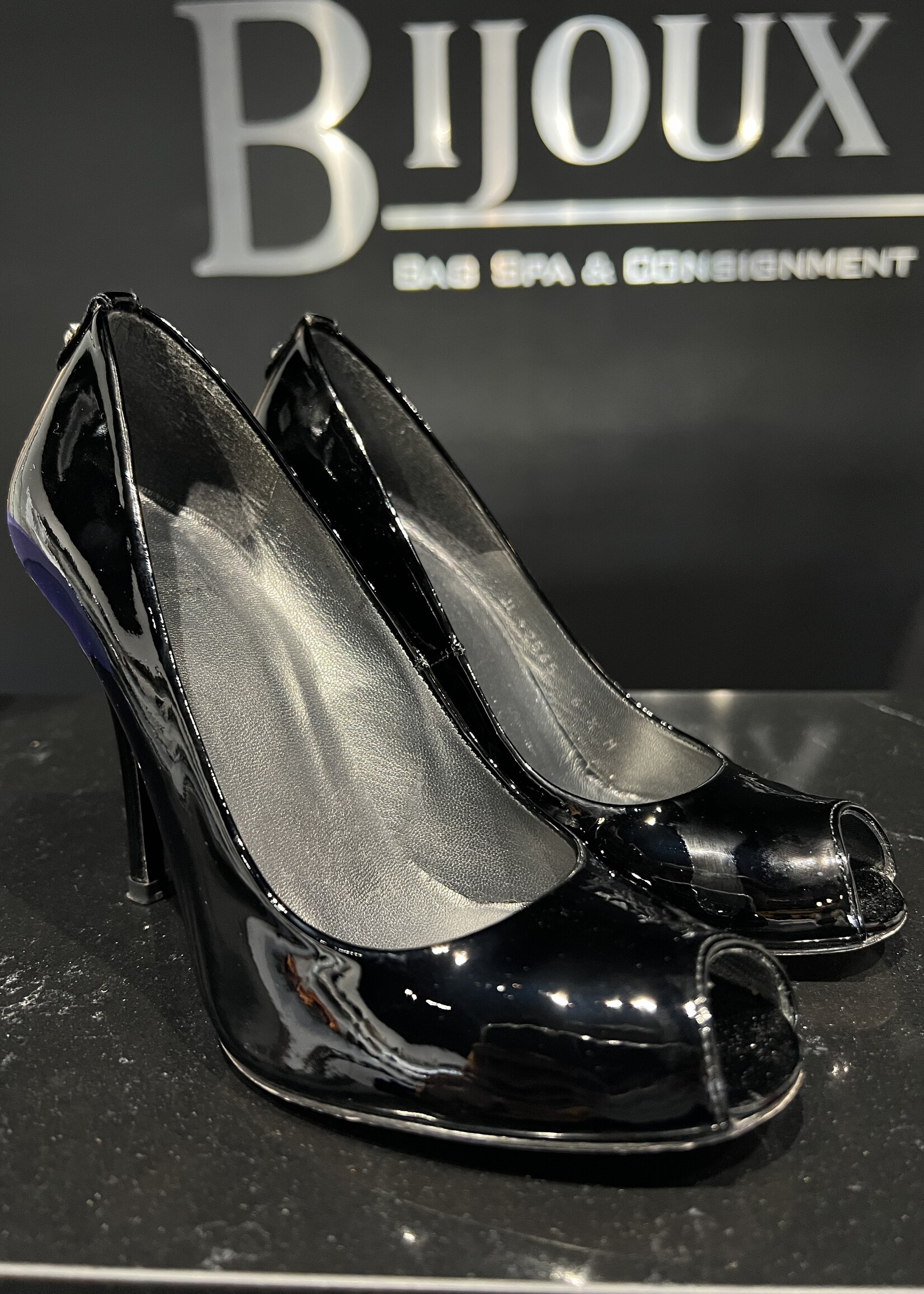 Stuart Weitzman Stuart Weitzman Black Heels - 6.5