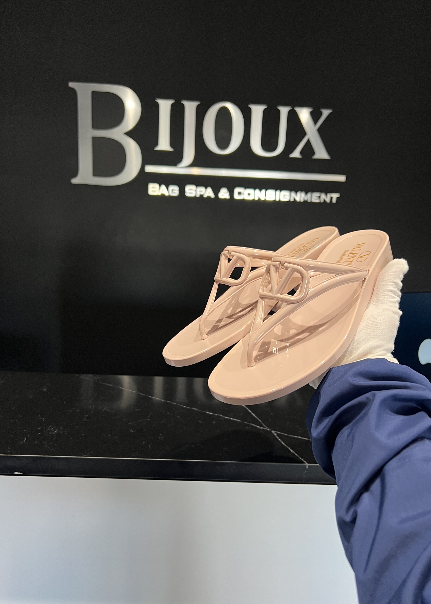 Valentino SOLD- Valentino Garavani Vlogo Flip Flop