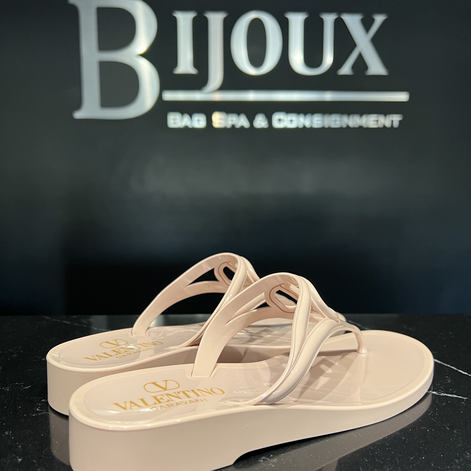 Valentino SOLD- Valentino Garavani Vlogo Flip Flop