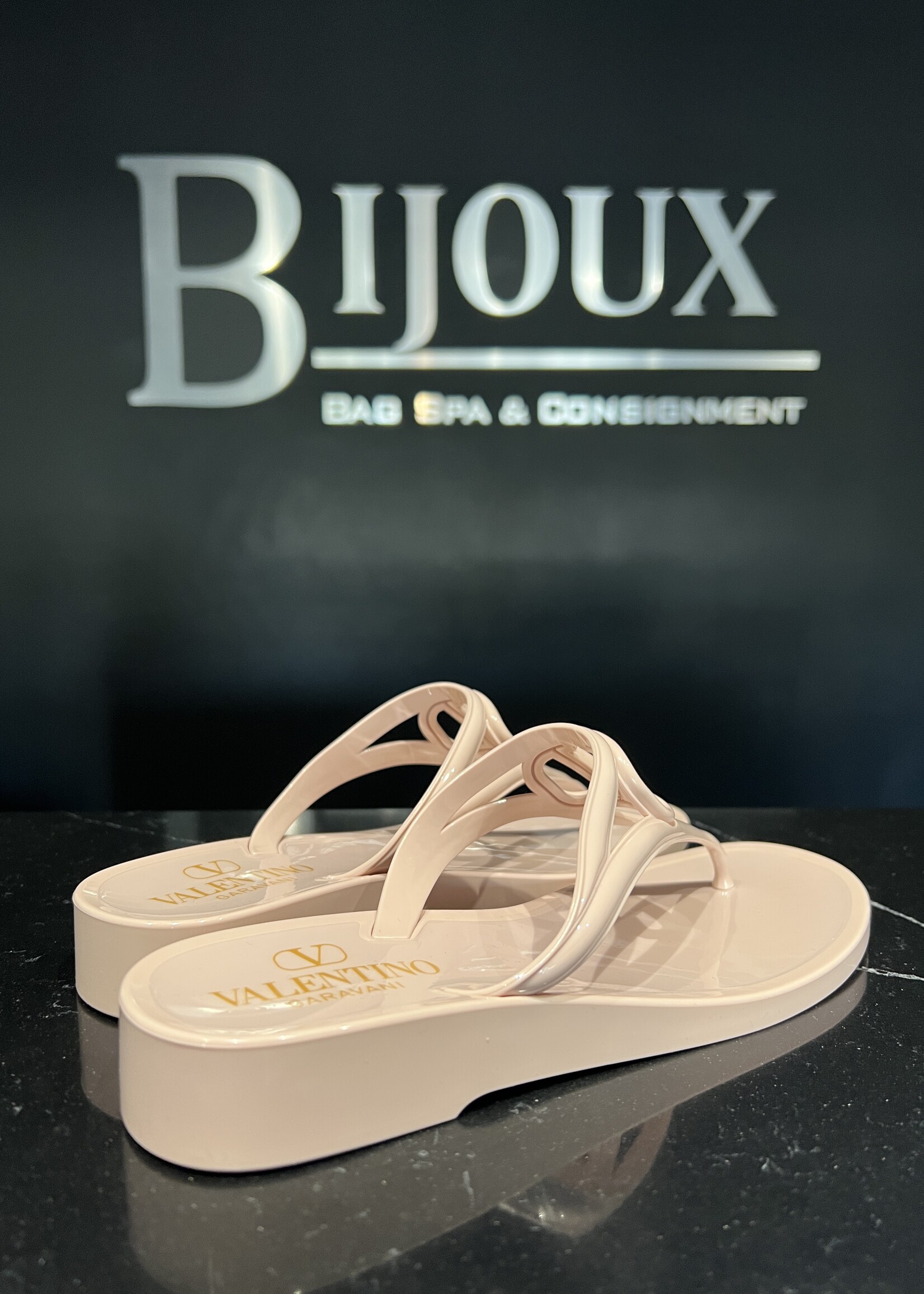 Valentino SOLD- Valentino Garavani Vlogo Flip Flop