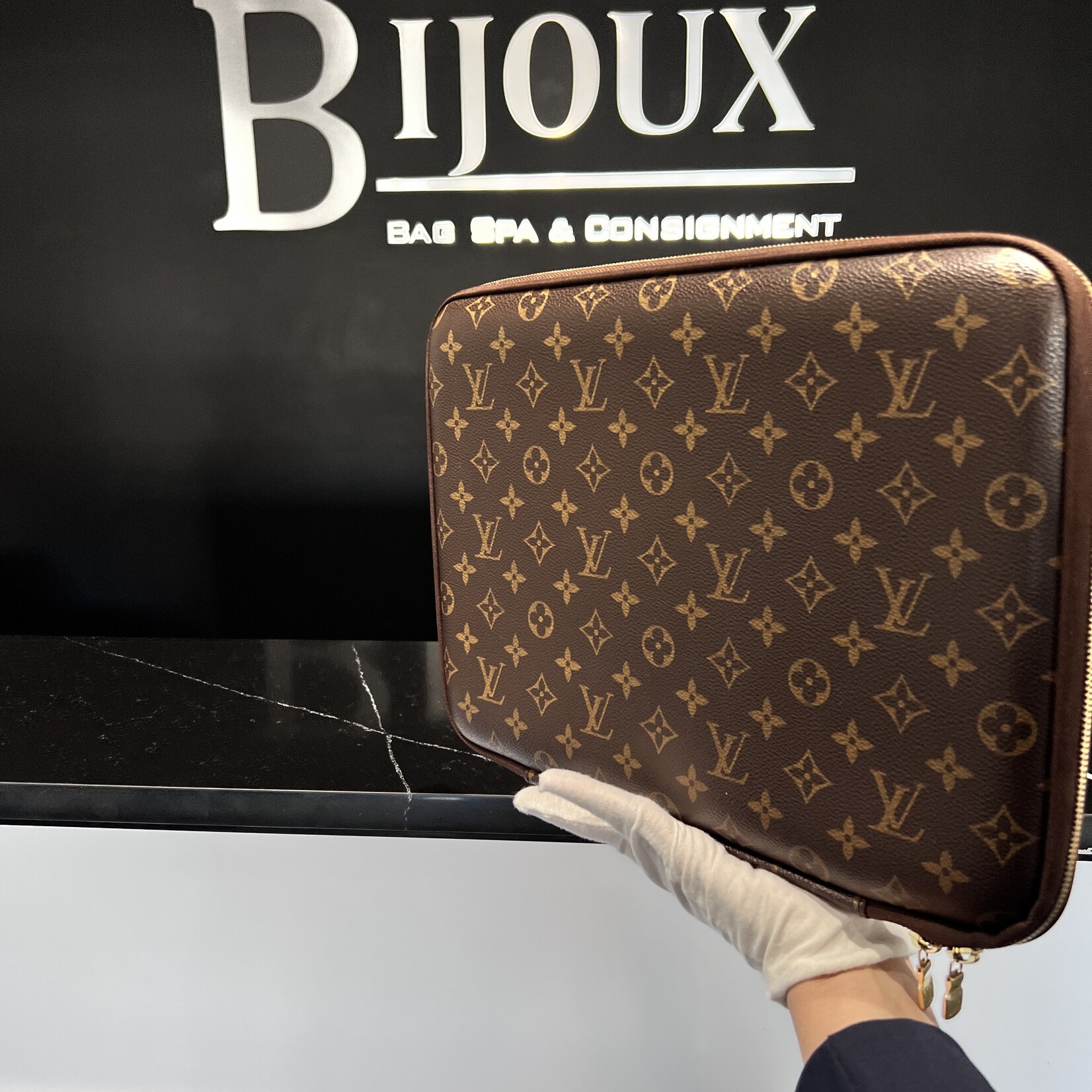 Louis Vuitton Louis Vuitton Laptop Sleeve