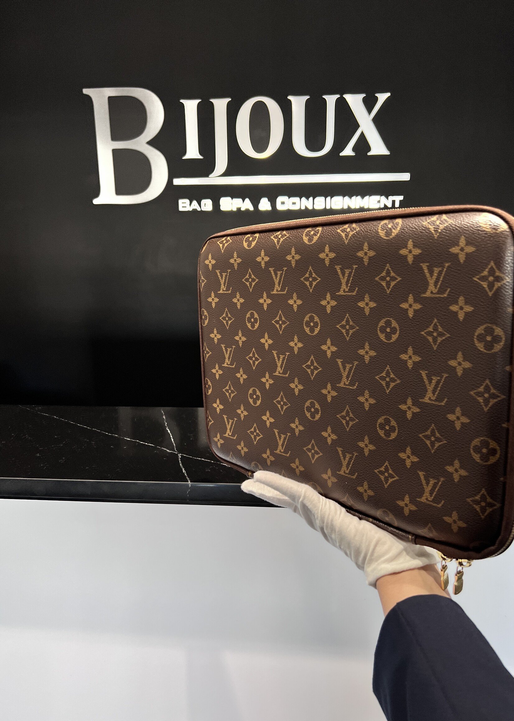 Louis Vuitton Louis Vuitton Laptop Sleeve