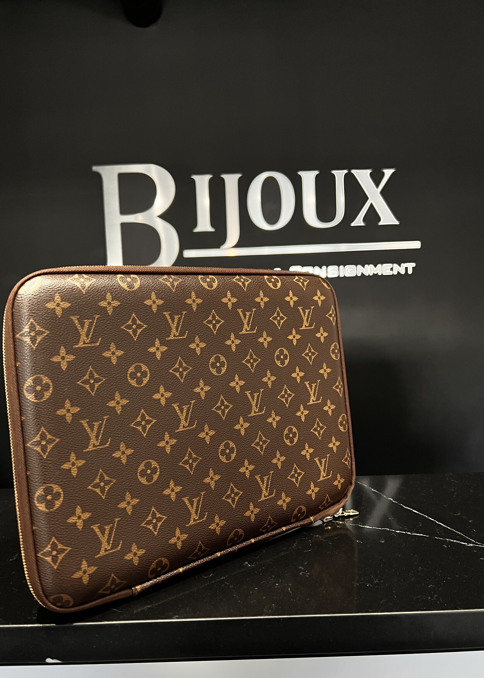 Louis Vuitton Louis Vuitton Laptop Sleeve