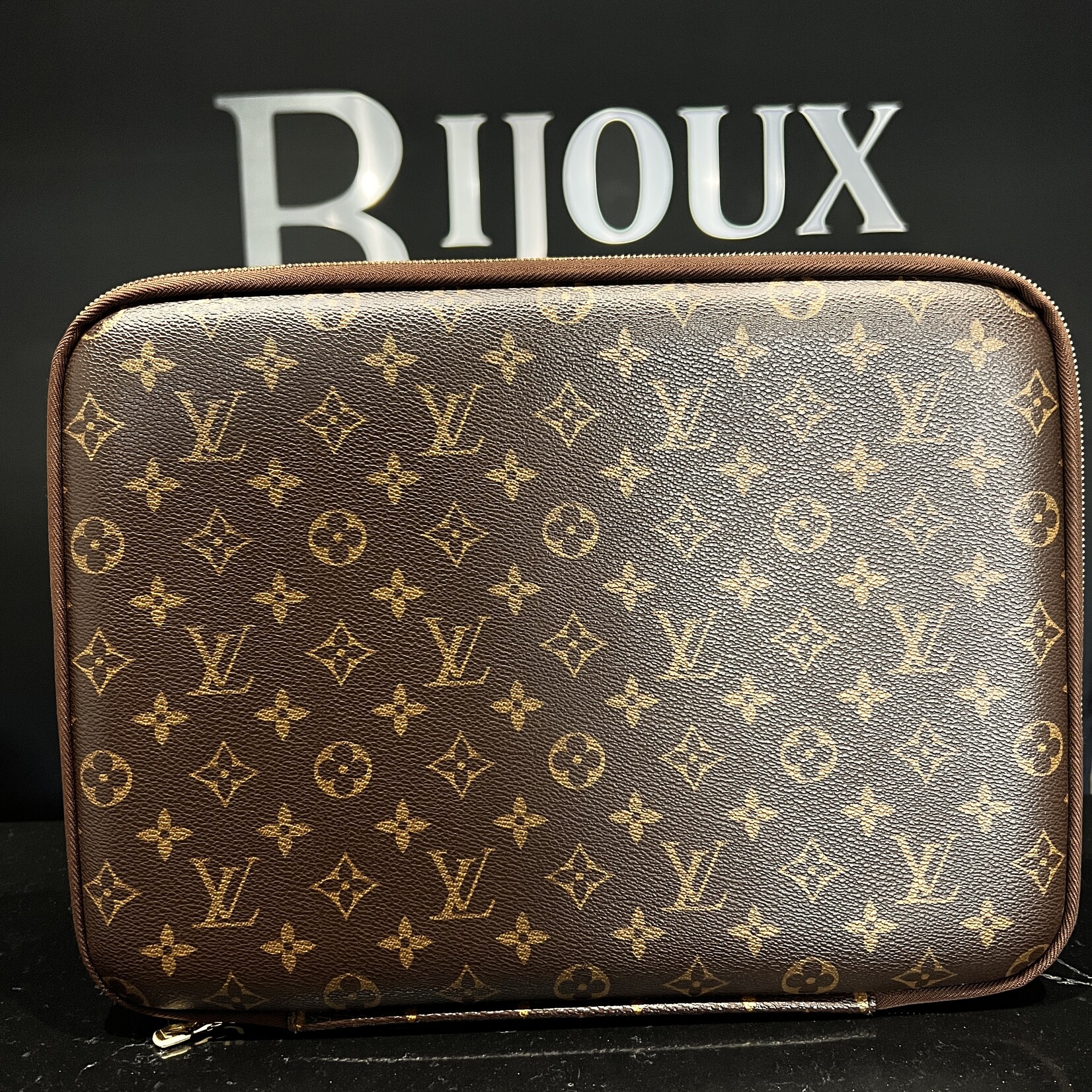 Louis Vuitton Louis Vuitton Laptop Sleeve