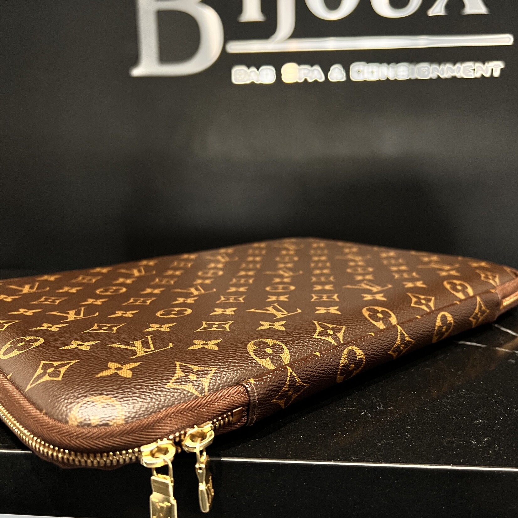 Louis Vuitton Louis Vuitton Laptop Sleeve