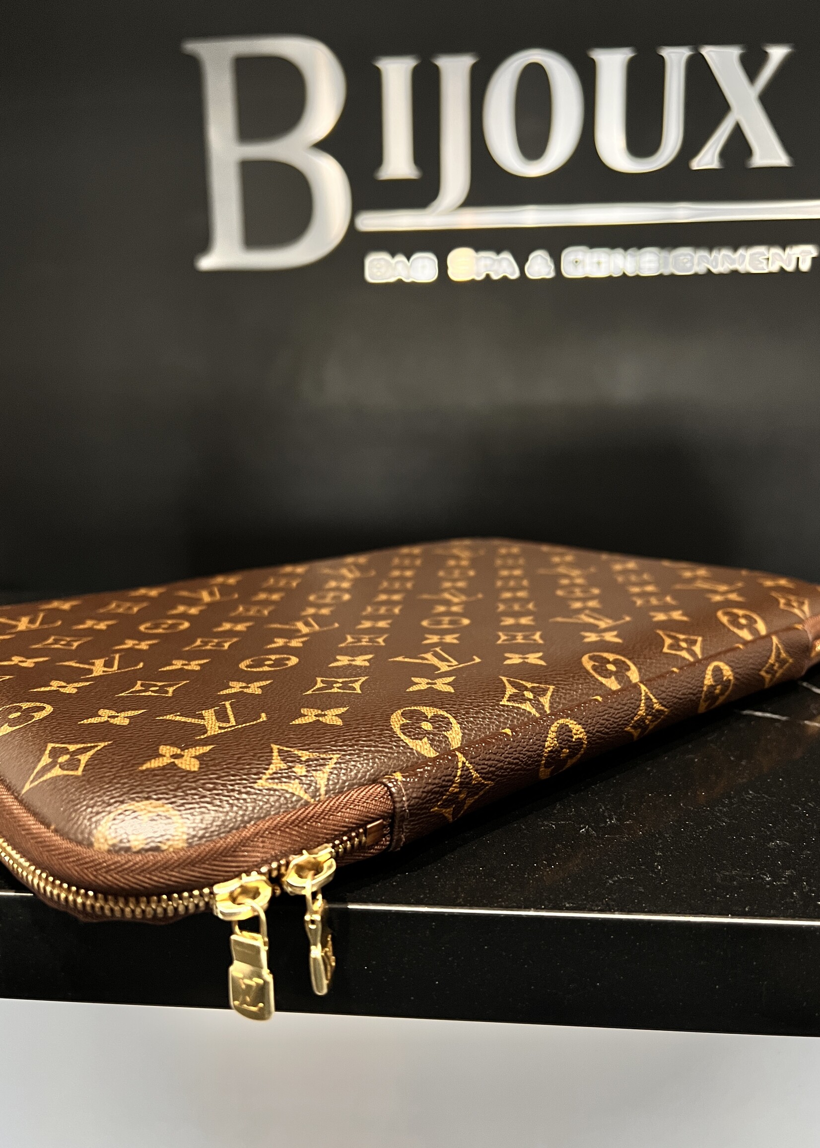 Louis Vuitton Louis Vuitton Laptop Sleeve