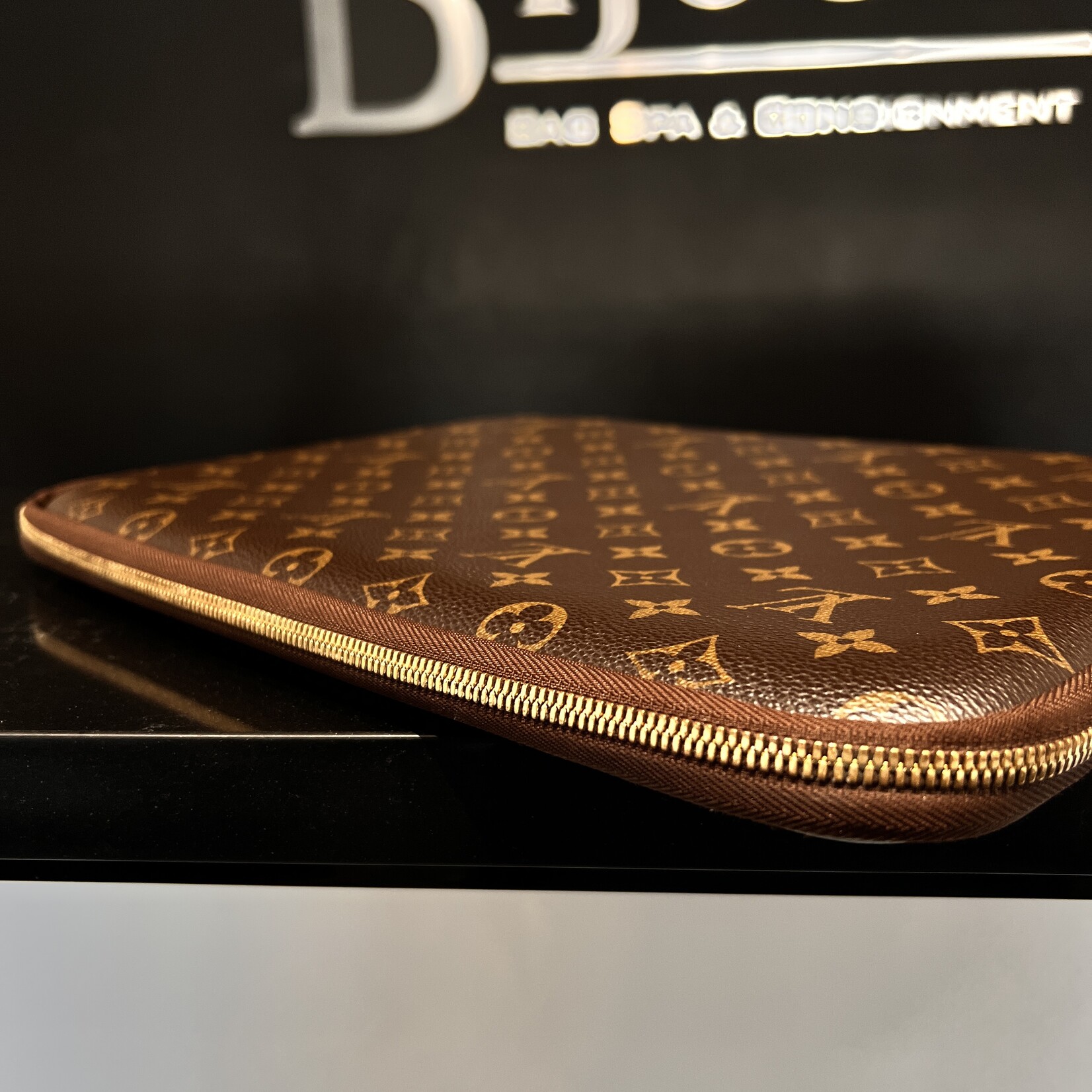 Louis Vuitton Louis Vuitton Laptop Sleeve
