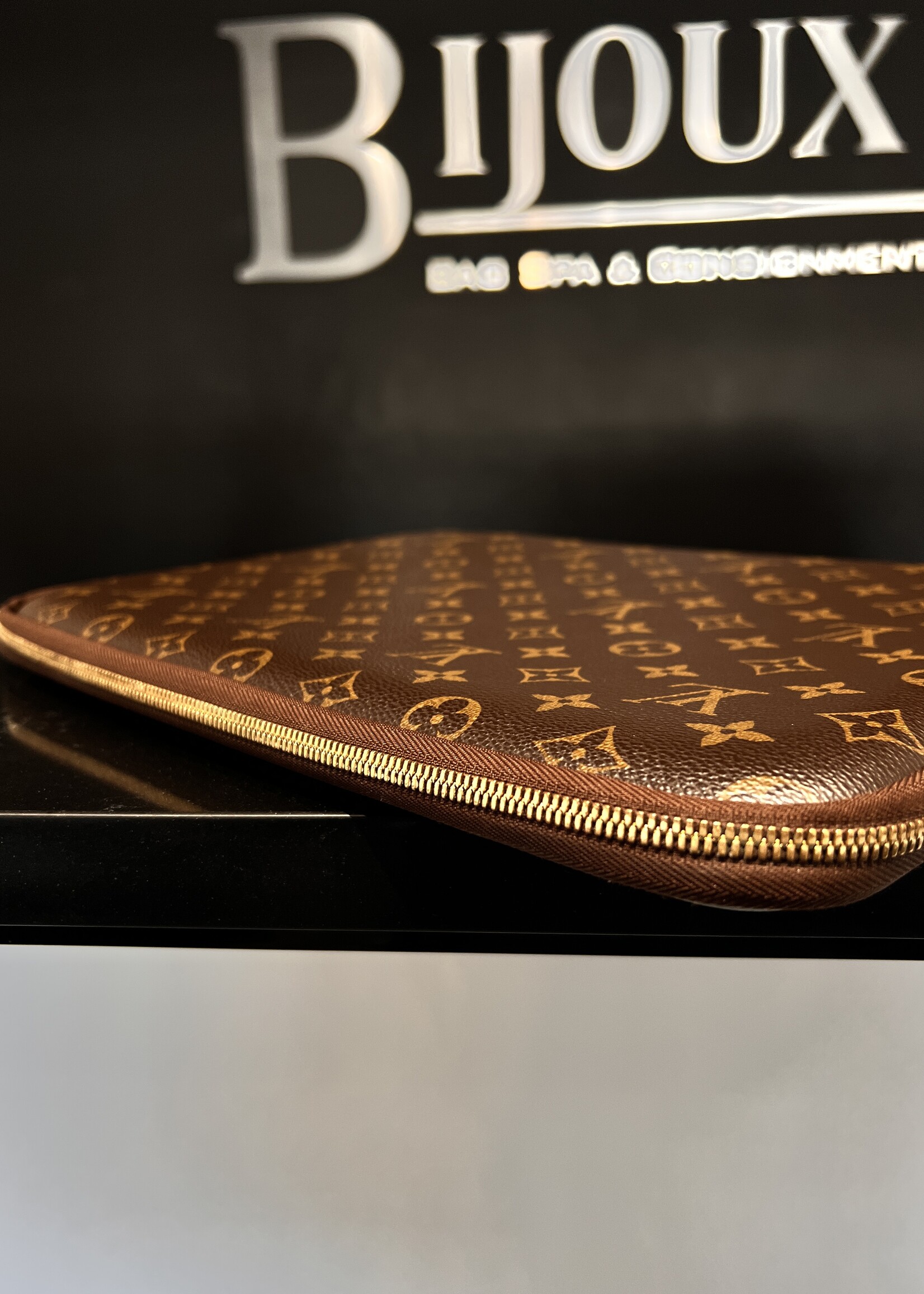 Louis Vuitton Louis Vuitton Laptop Sleeve