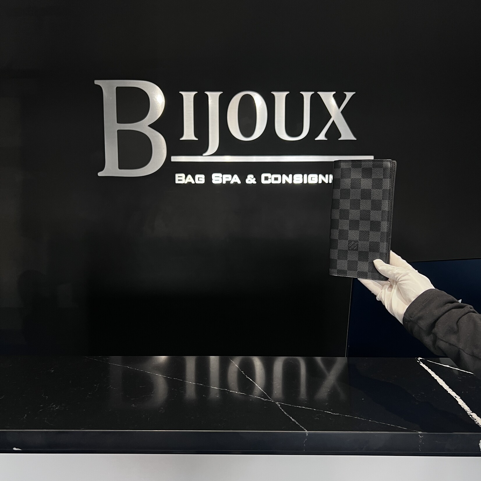 Louis Vuitton SOLD - Louis Vuitton Long Brazza Wallet