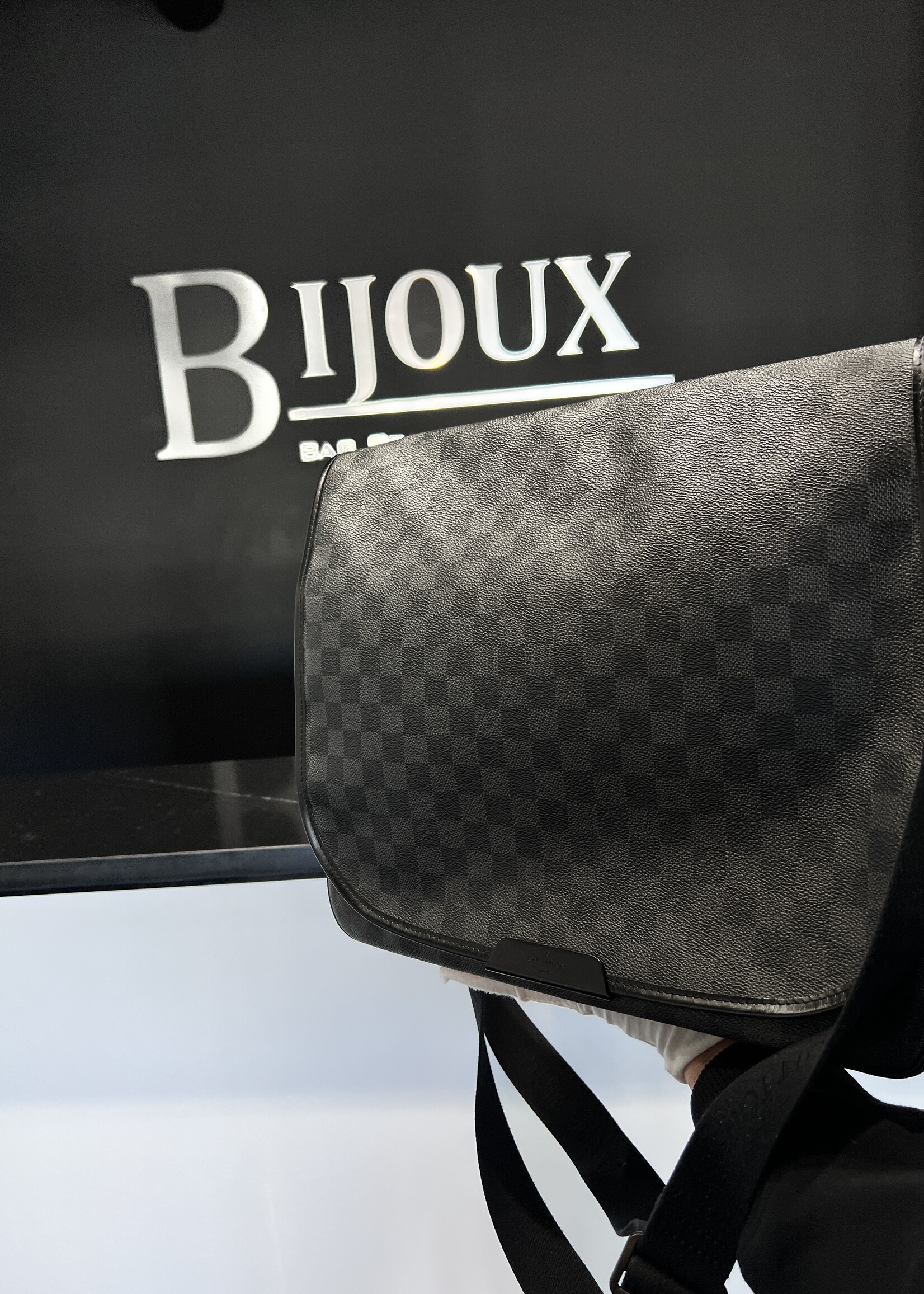 Louis Vuitton SOLD - Louis Vuitton Daniel MM