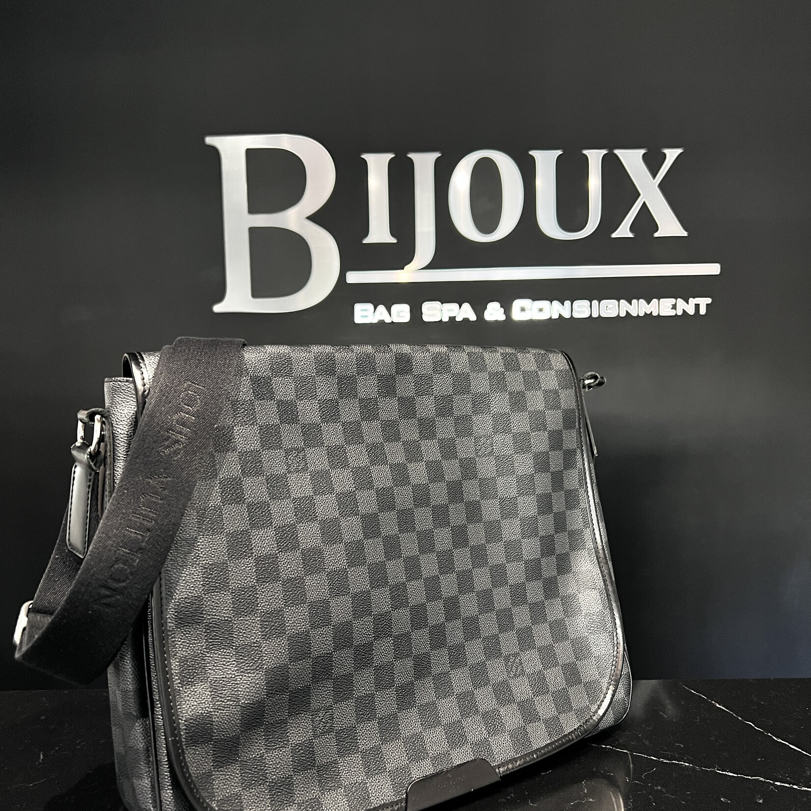 Louis Vuitton SOLD - Louis Vuitton Daniel MM