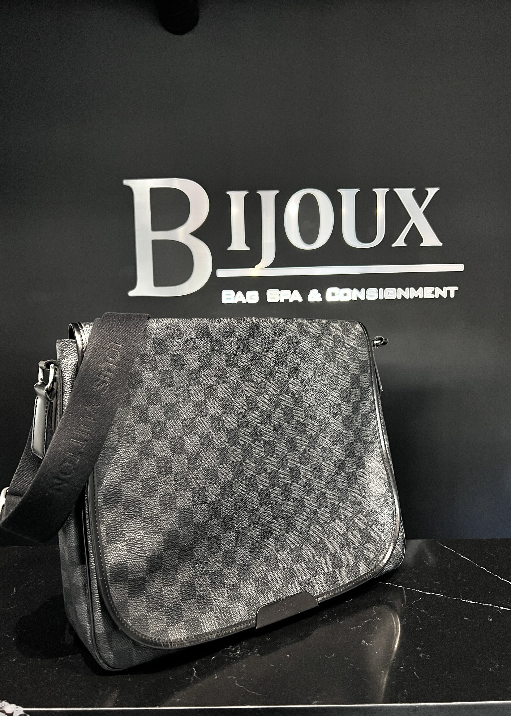 Louis Vuitton SOLD - Louis Vuitton Daniel MM