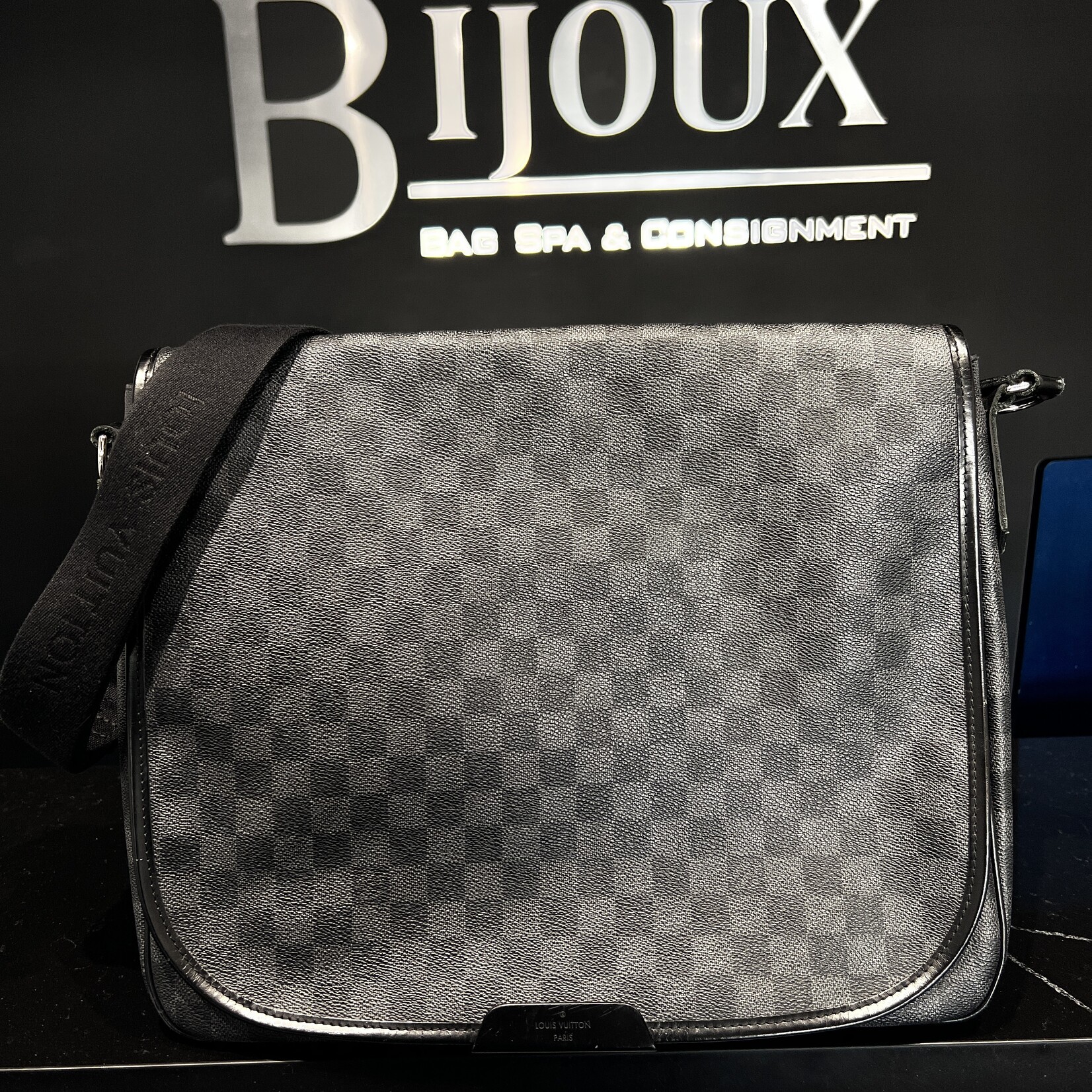 Louis Vuitton SOLD - Louis Vuitton Daniel MM