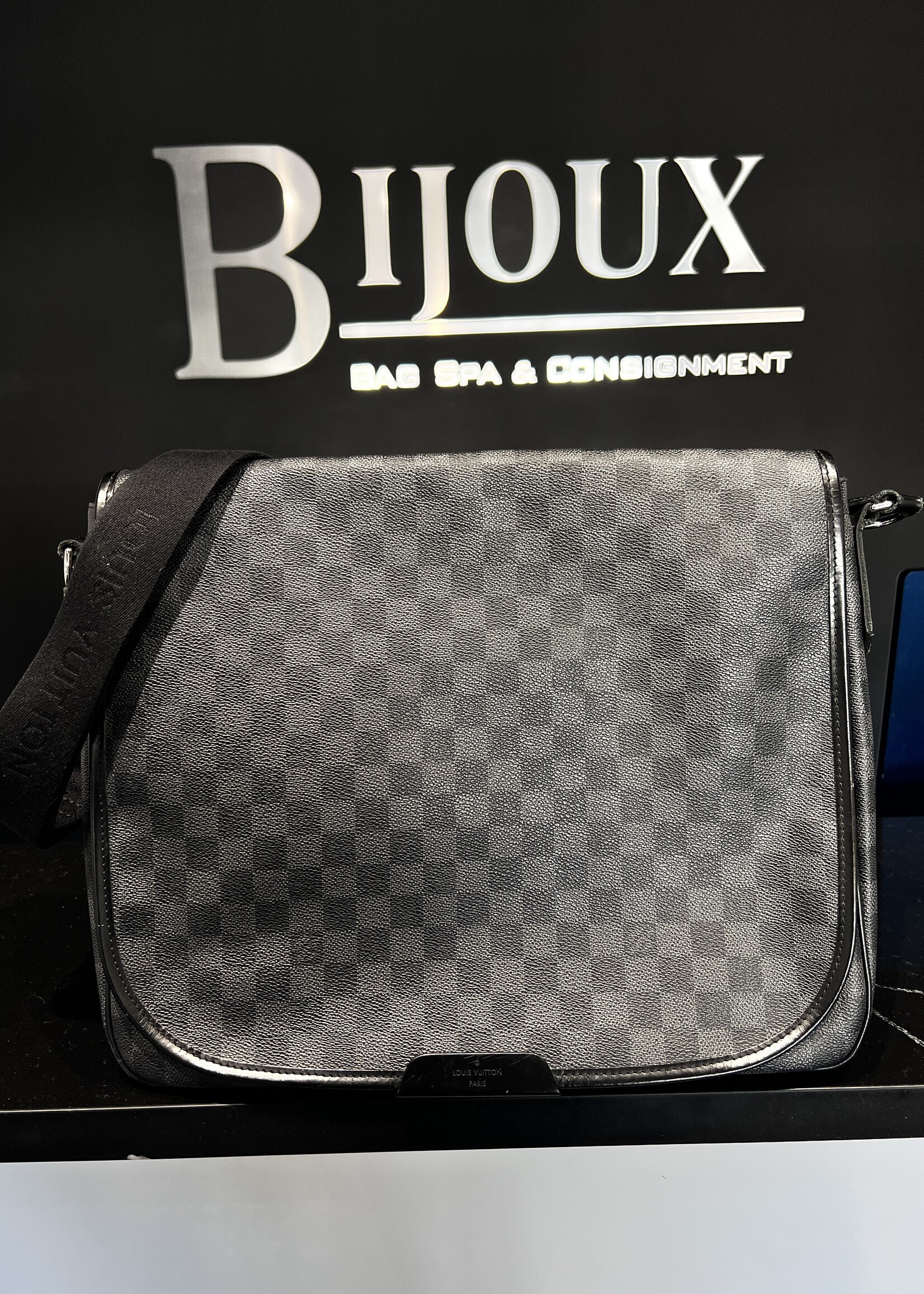 Louis Vuitton SOLD - Louis Vuitton Daniel MM