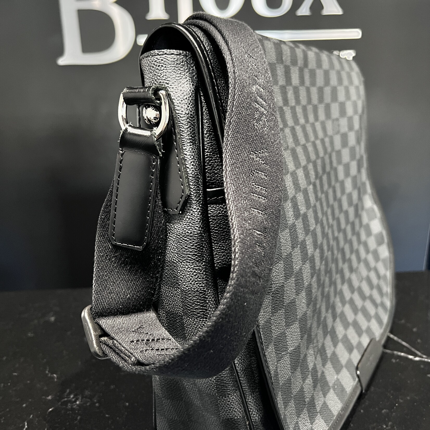 Louis Vuitton SOLD - Louis Vuitton Daniel MM