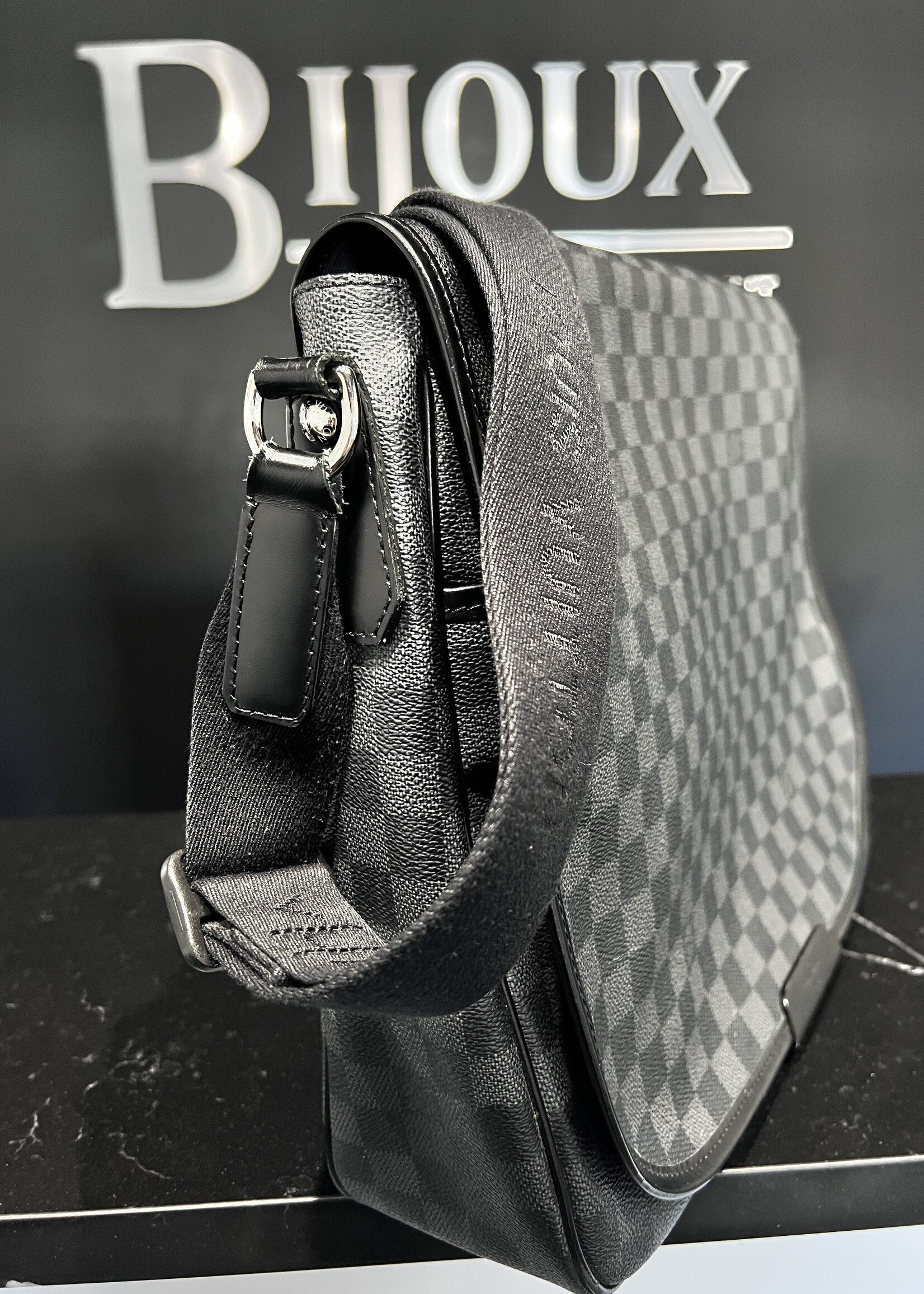 Louis Vuitton SOLD - Louis Vuitton Daniel MM