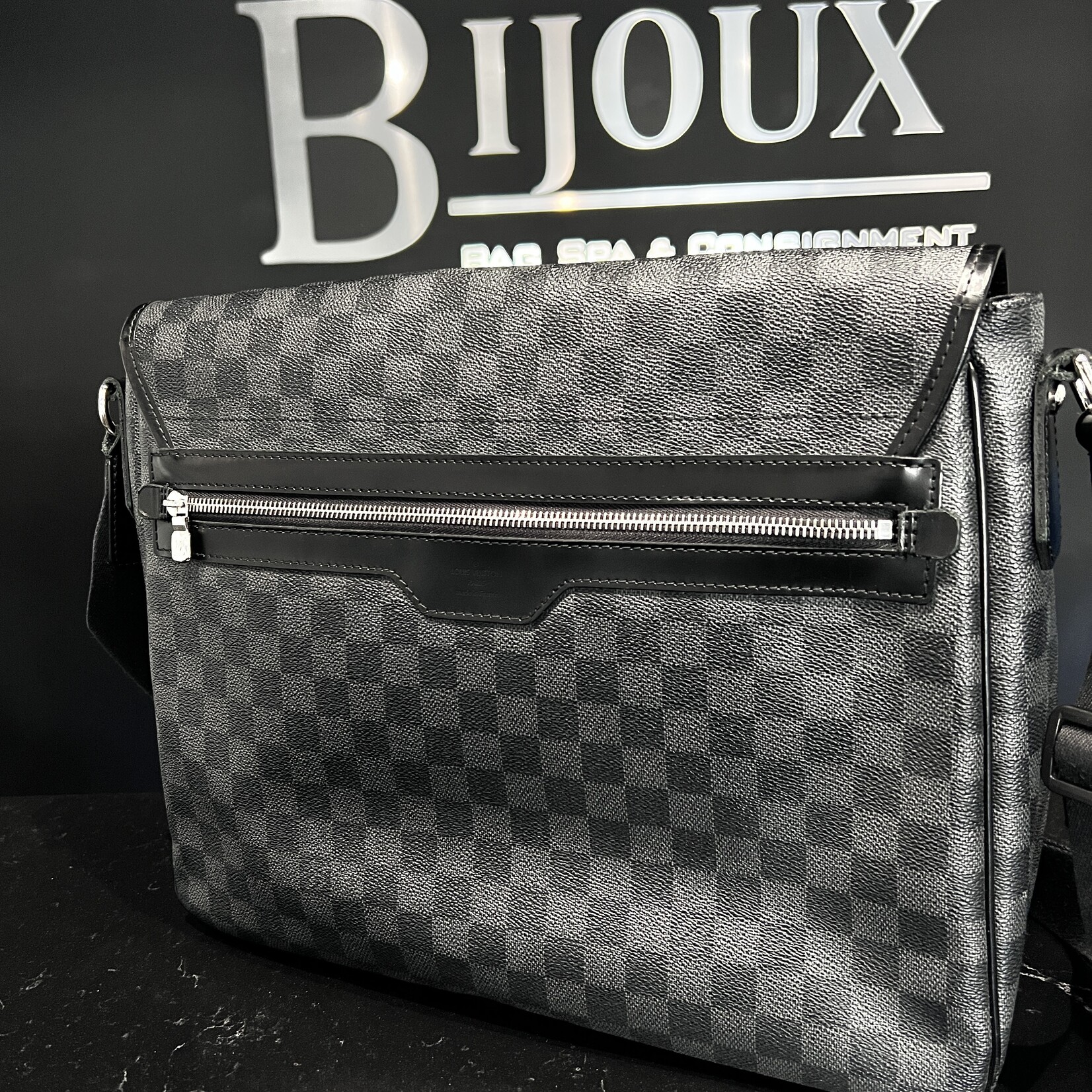 Louis Vuitton SOLD - Louis Vuitton Daniel MM