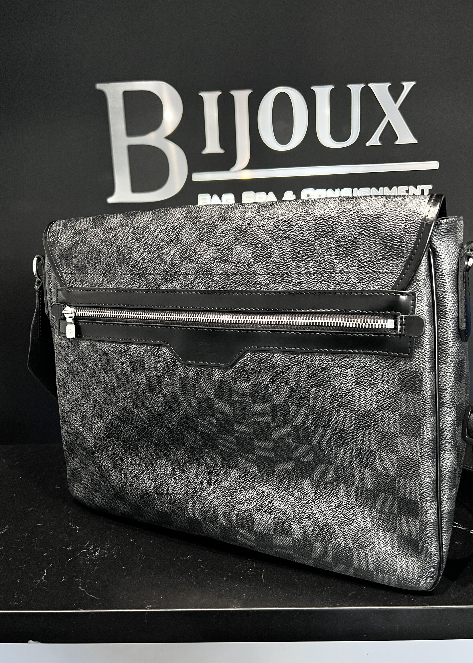 Louis Vuitton SOLD - Louis Vuitton Daniel MM