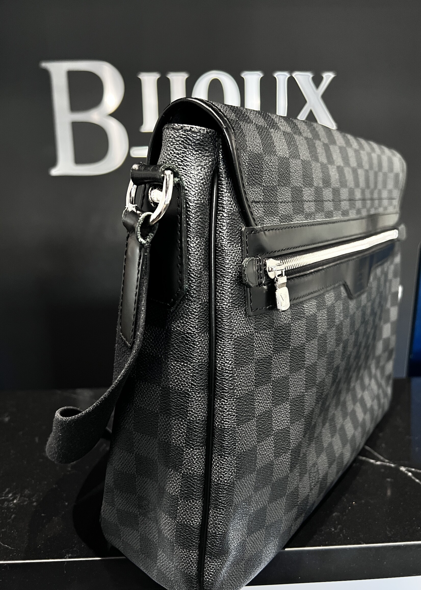 Louis Vuitton SOLD - Louis Vuitton Daniel MM