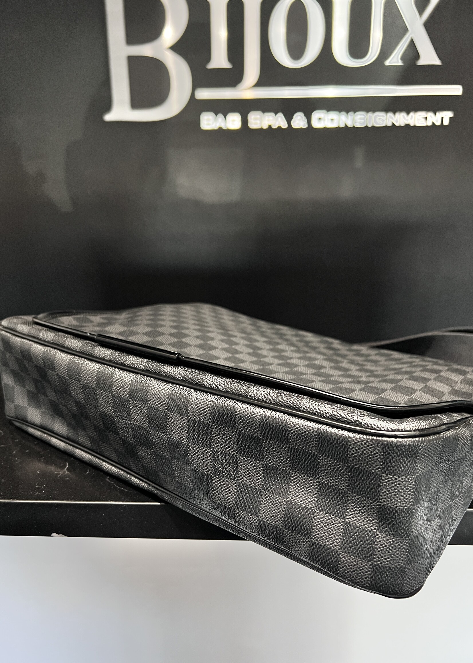 Louis Vuitton SOLD - Louis Vuitton Daniel MM