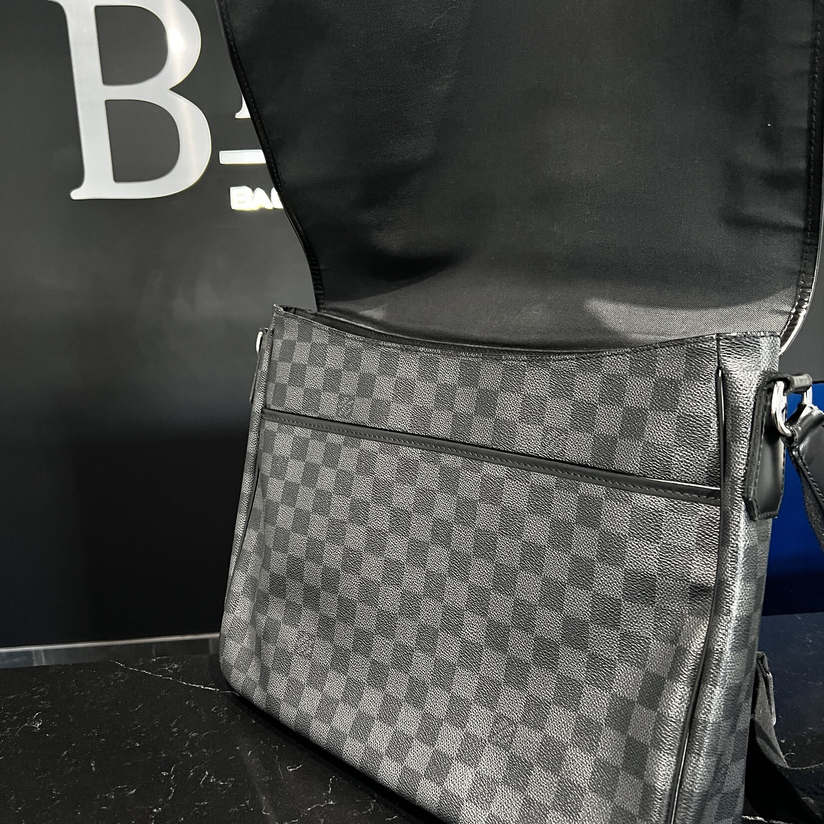 Louis Vuitton SOLD - Louis Vuitton Daniel MM
