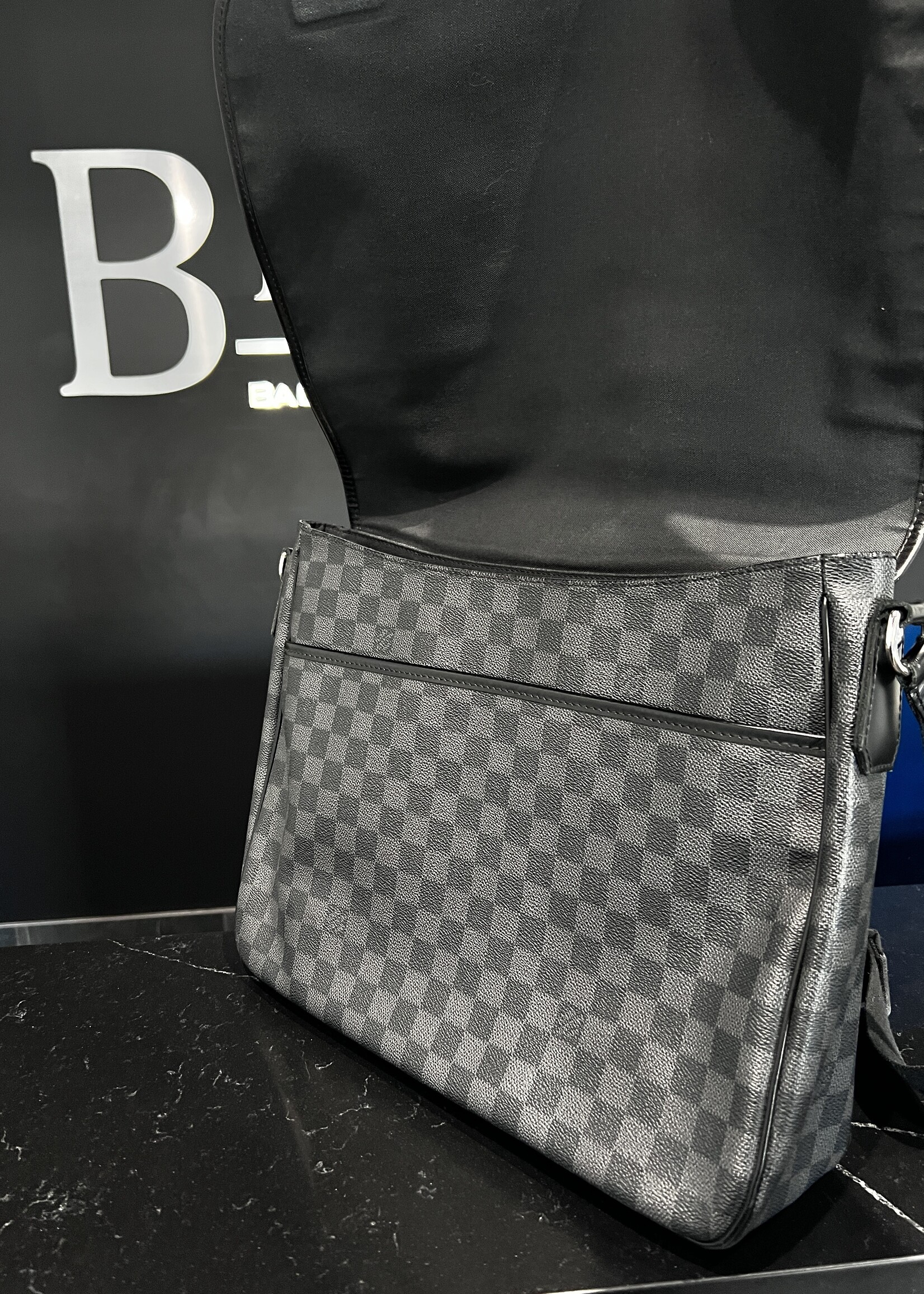 Louis Vuitton SOLD - Louis Vuitton Daniel MM