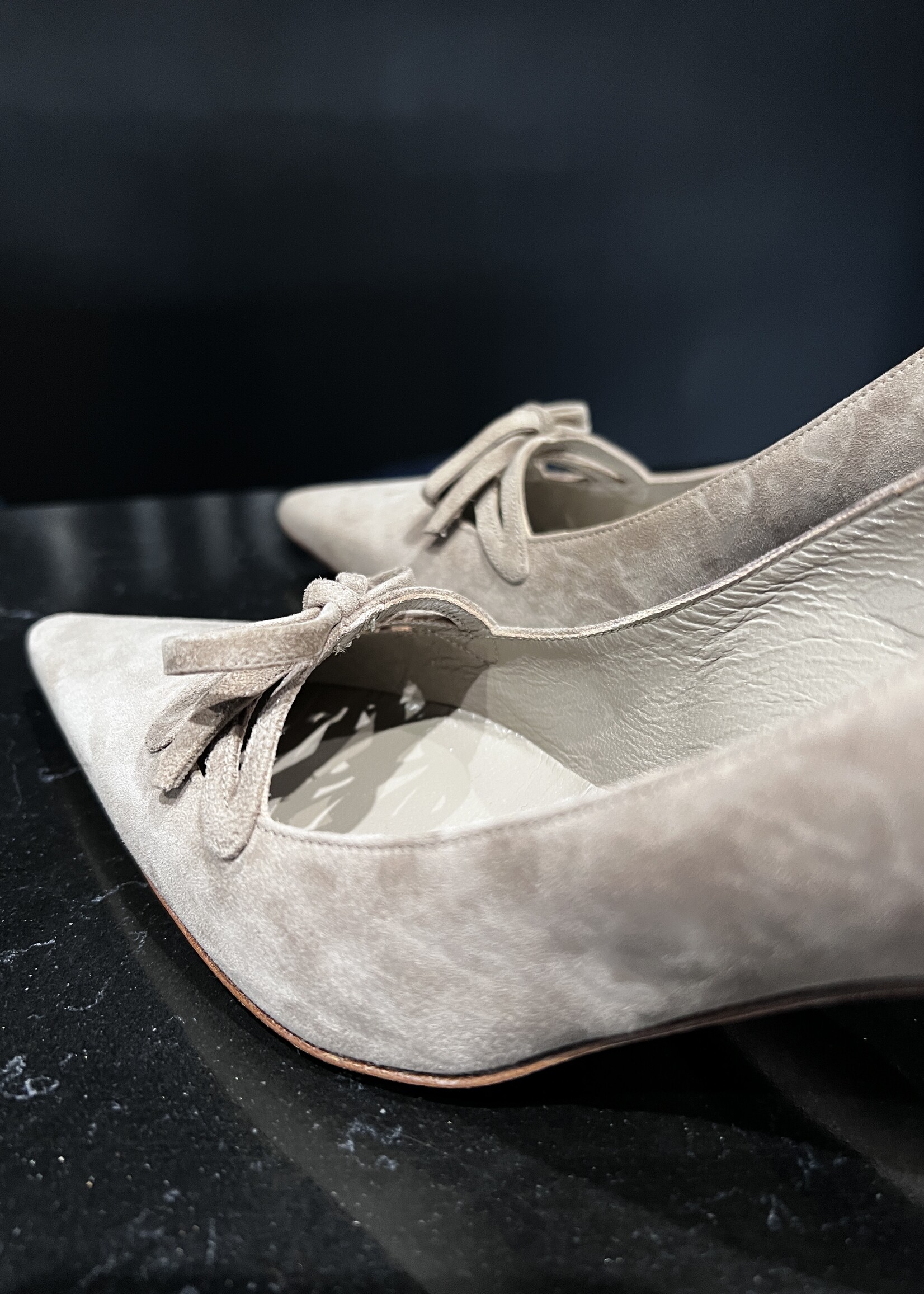 Manolo Blahnik Manolo Blahnik Nude Suede 38