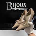 Manolo Blahnik Manolo Blahnik Nude Suede 38