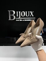 Manolo Blahnik Manolo Blahnik Nude Suede 38