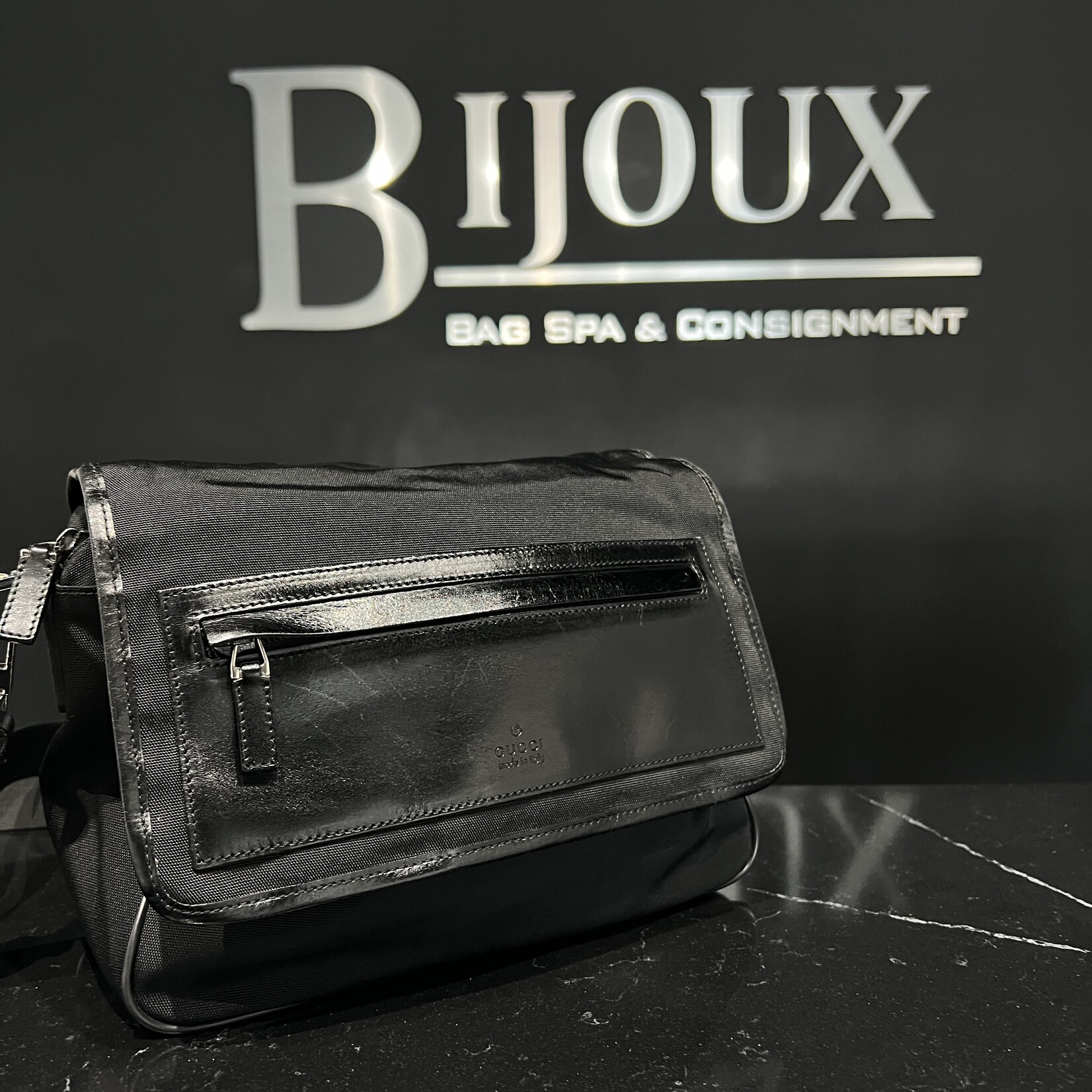 Gucci SOLD - Gucci Flat Pocket Messenger