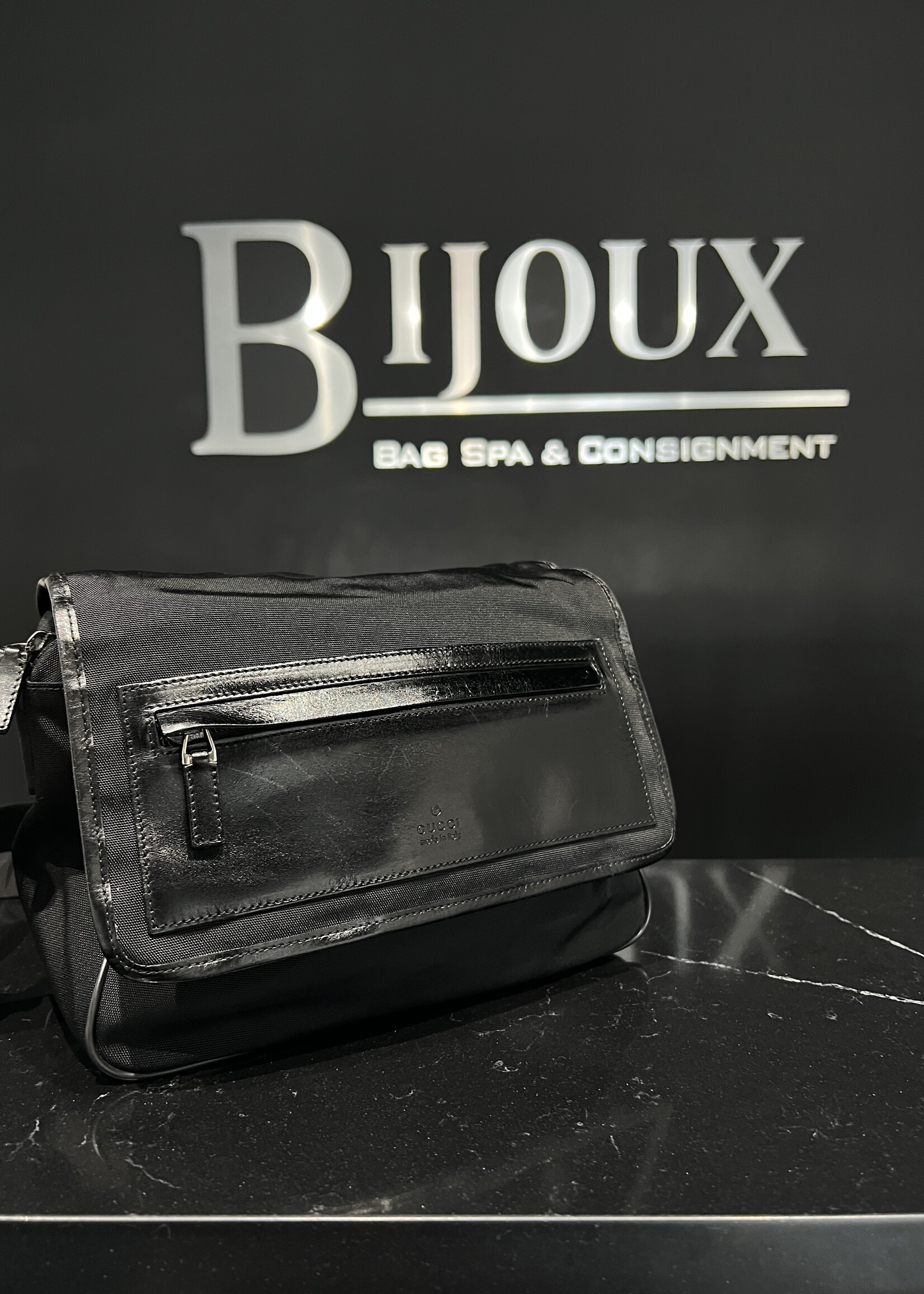 Gucci SOLD - Gucci Flat Pocket Messenger