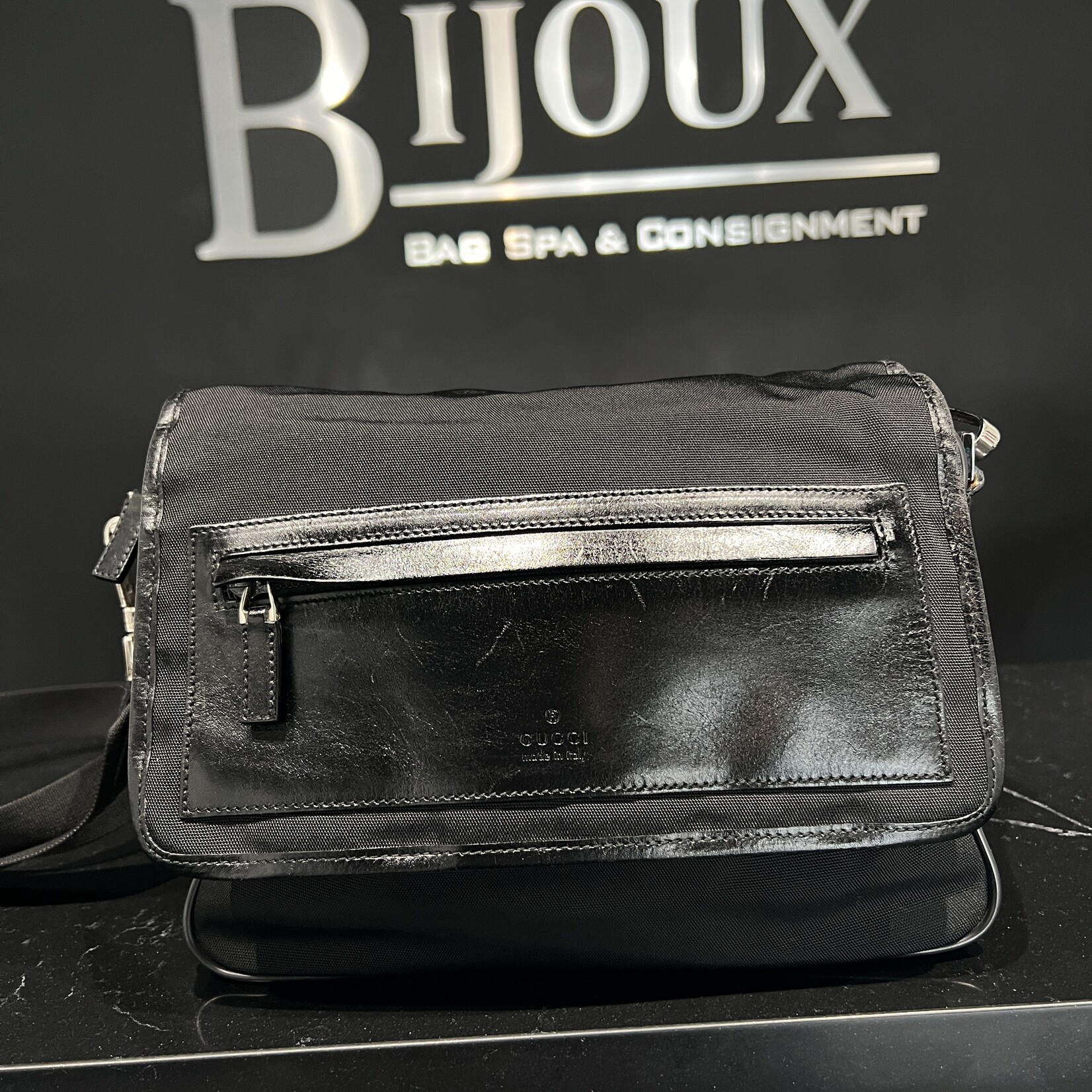 Gucci SOLD - Gucci Flat Pocket Messenger